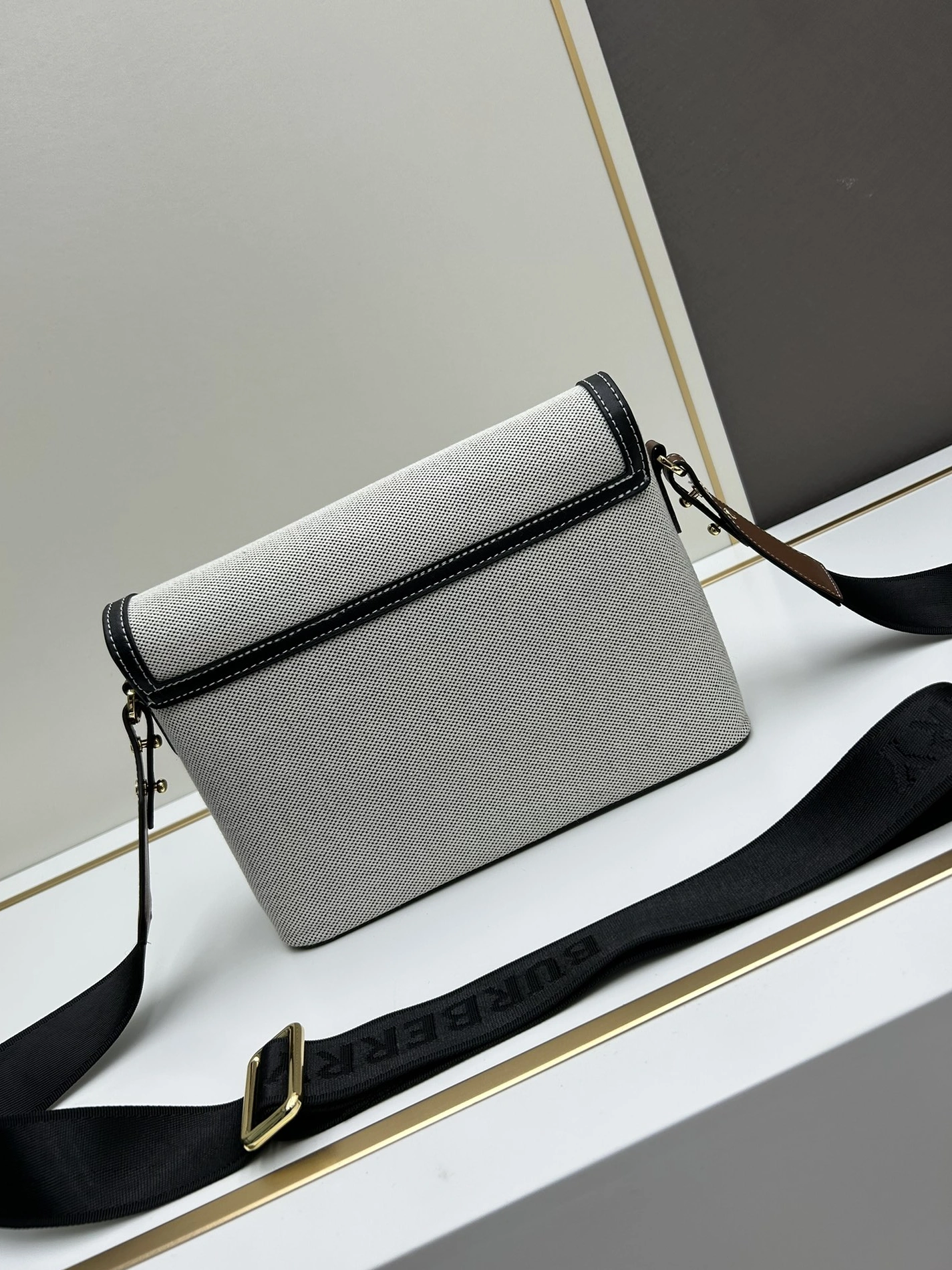 Cozy 3920 Burberry AAA Quality Messenger Bags For Women