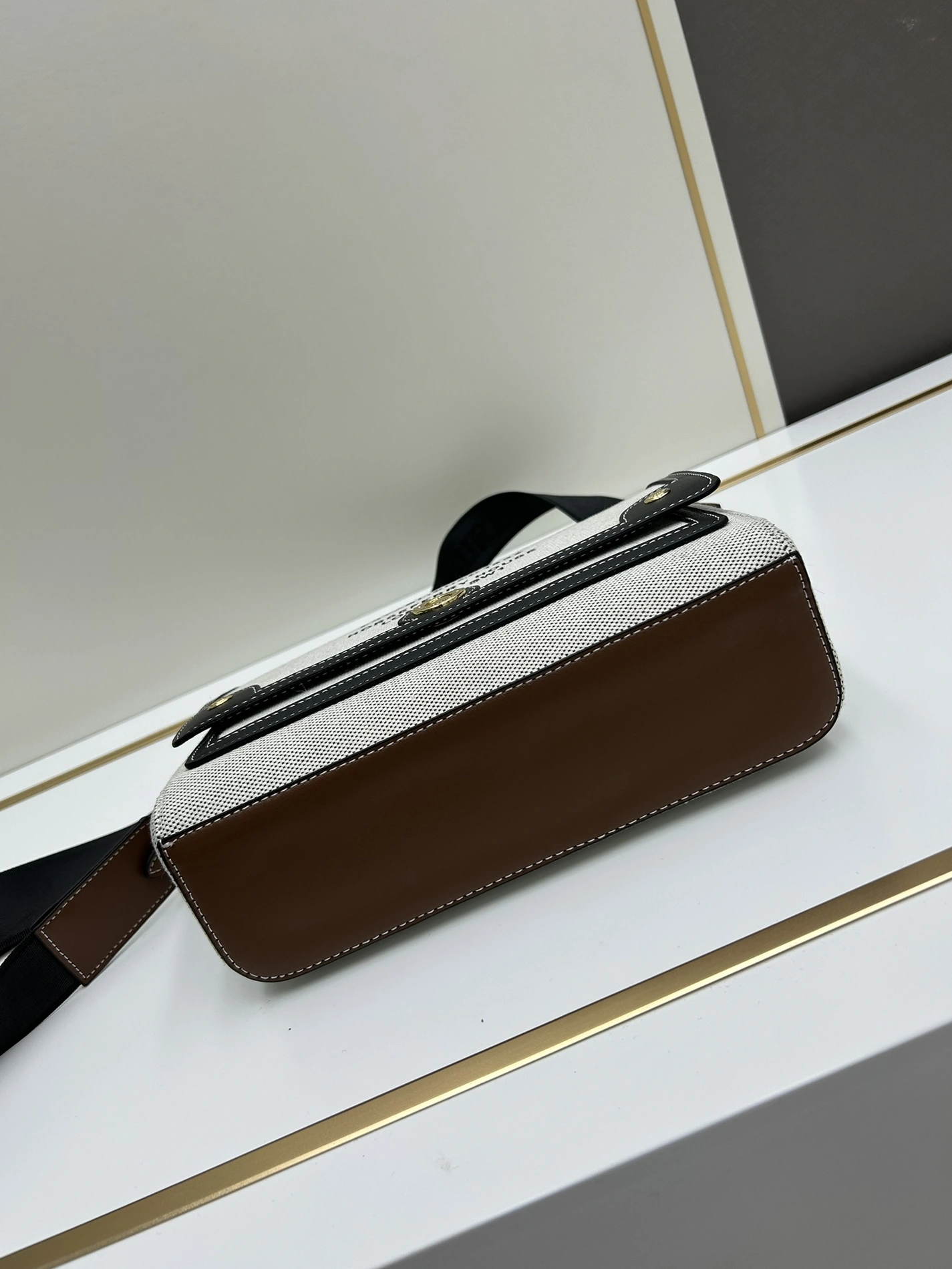 Cozy 3920 Burberry AAA Quality Messenger Bags For Women
