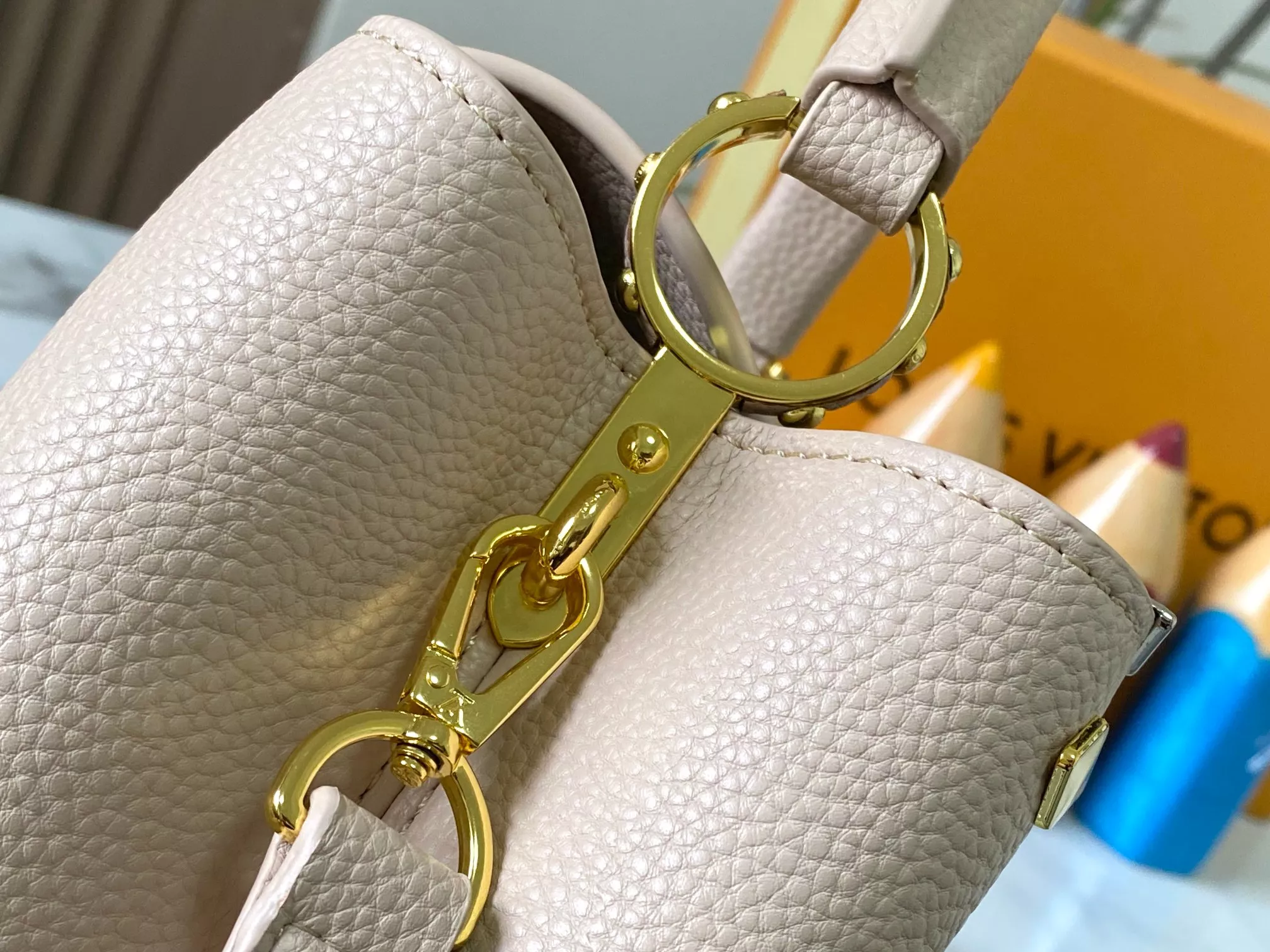 Cozy 3975 Louis Vuitton AAA Quality Messenger Bags For Women