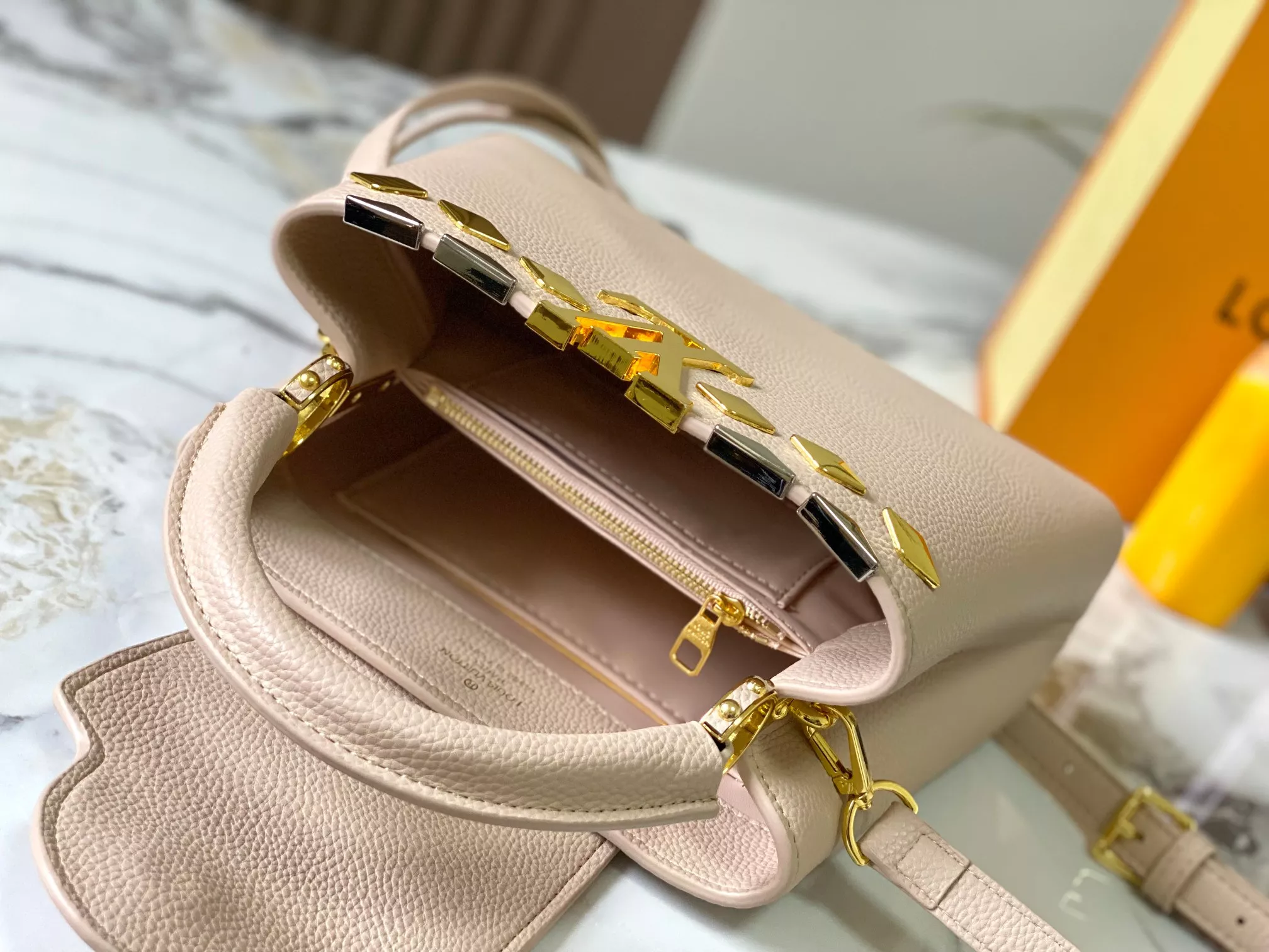 Cozy 3975 Louis Vuitton AAA Quality Messenger Bags For Women