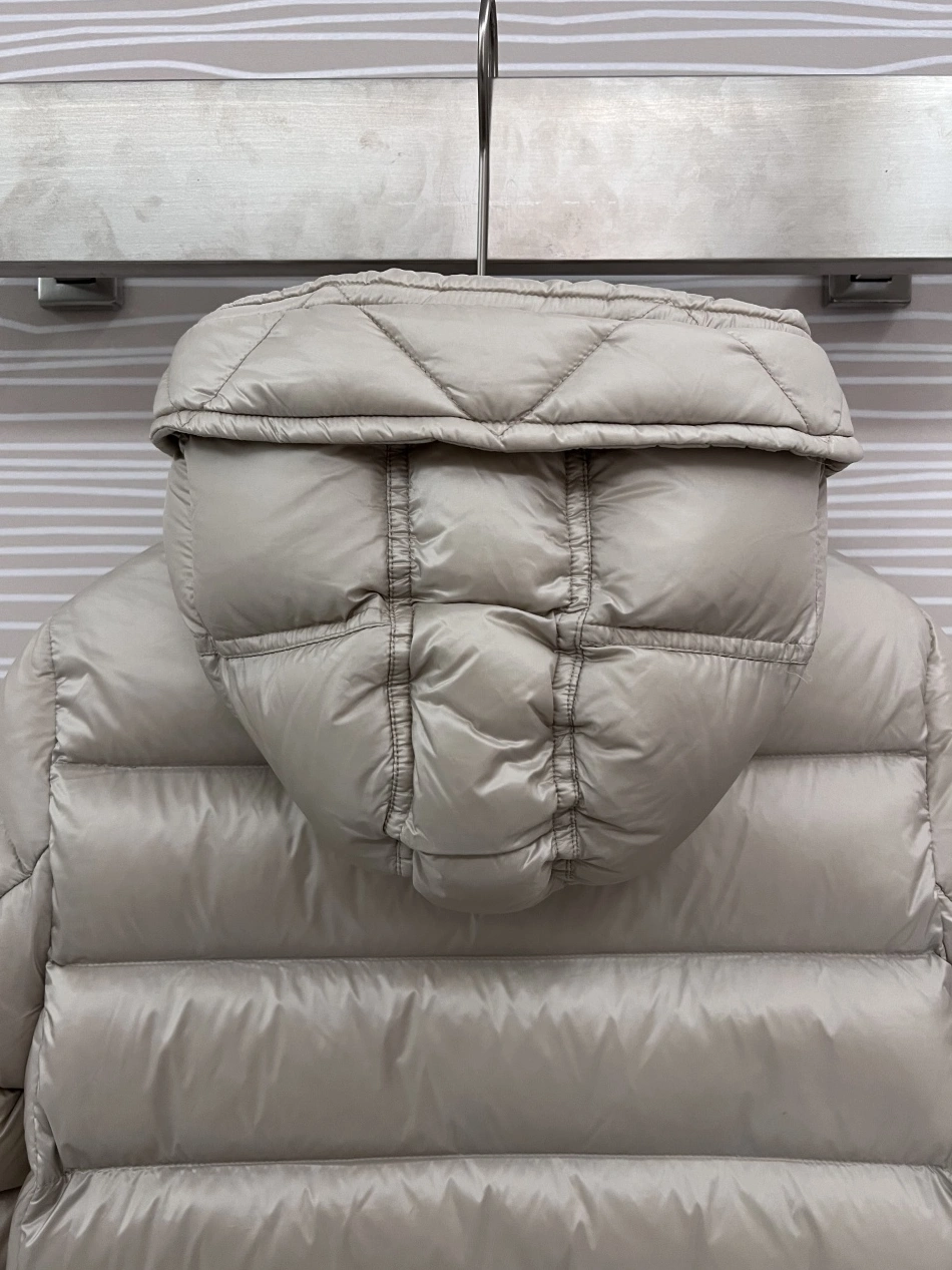 Cozy 4025 Moncler Down Feather Coat Long Sleeved For Women