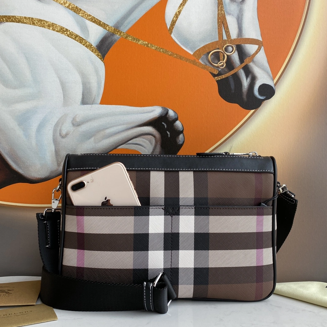 Cozy 409 Burberry AAA Man Messenger Bags