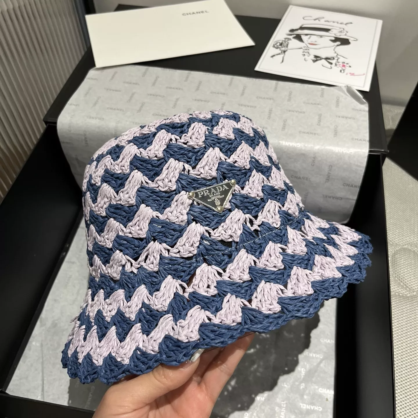 Cozy 5009 Prada Caps