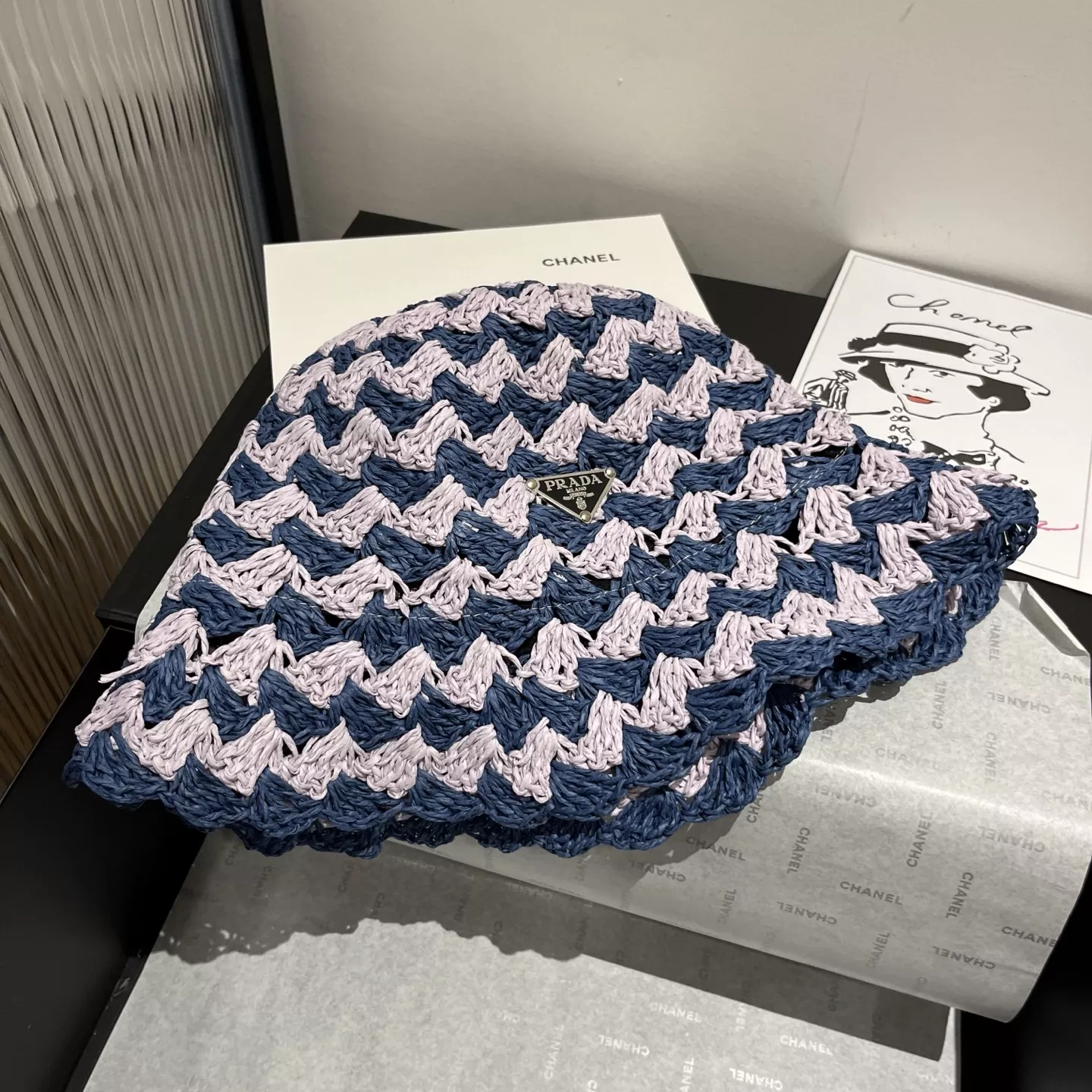 Cozy 5009 Prada Caps