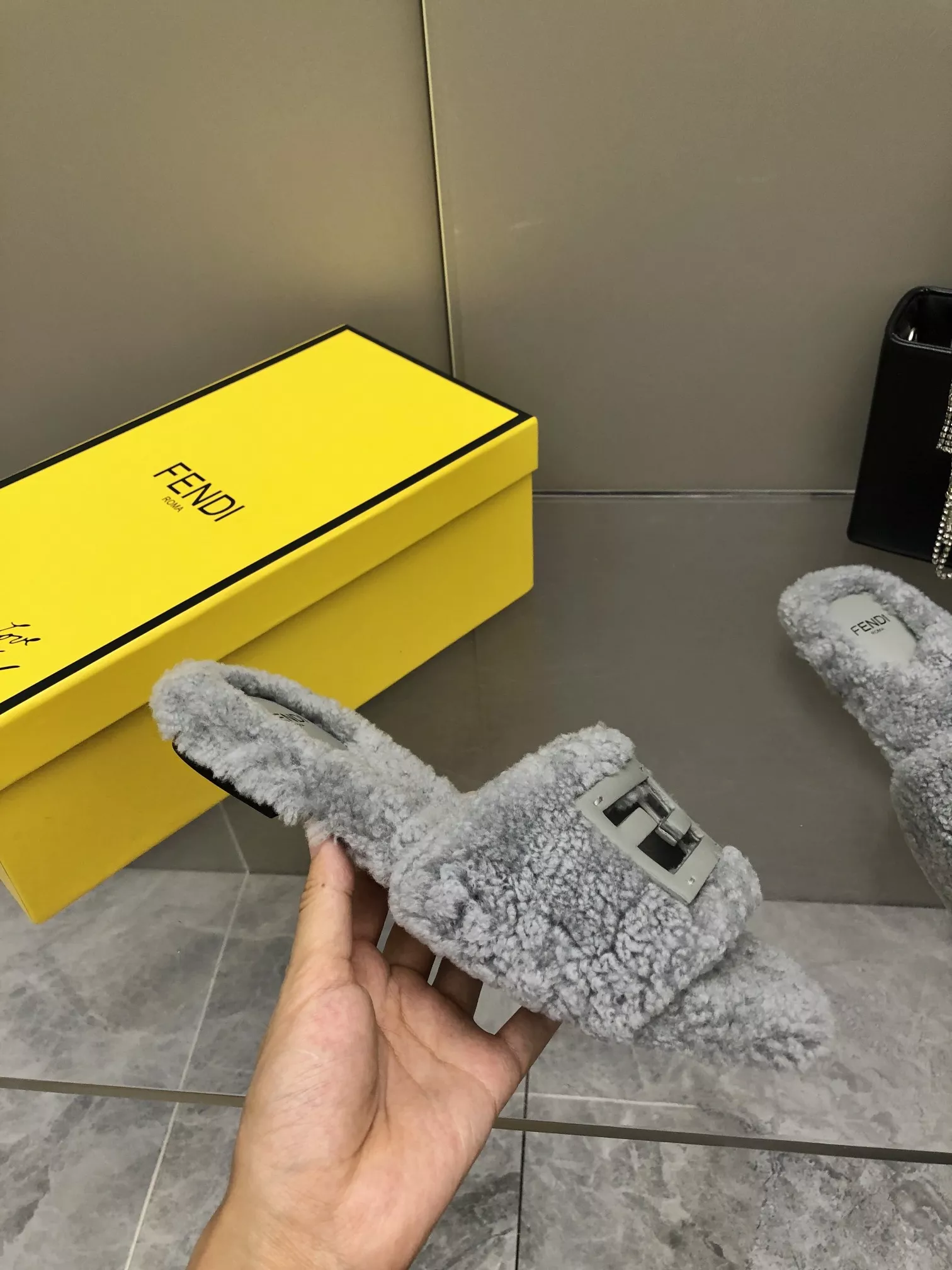 Cozy 533 Fendi Slippers For Women