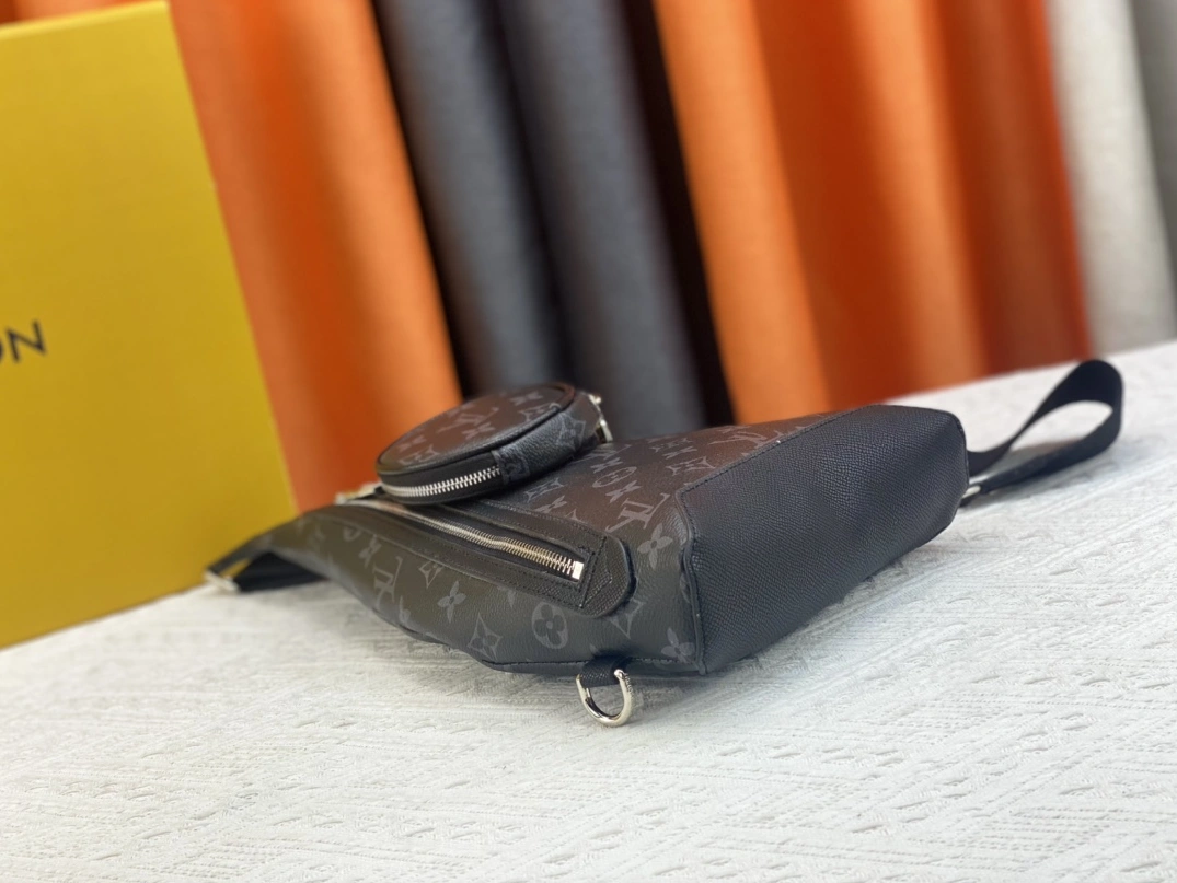Cozy 5369 Louis Vuitton AAA Man Messenger Bags