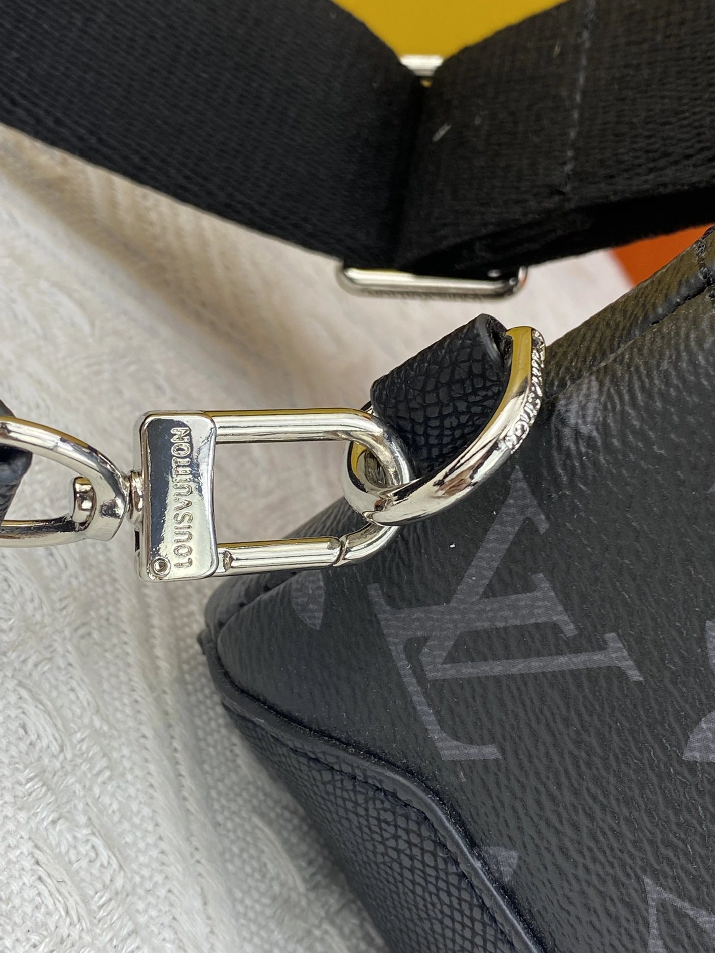 Cozy 5369 Louis Vuitton AAA Man Messenger Bags