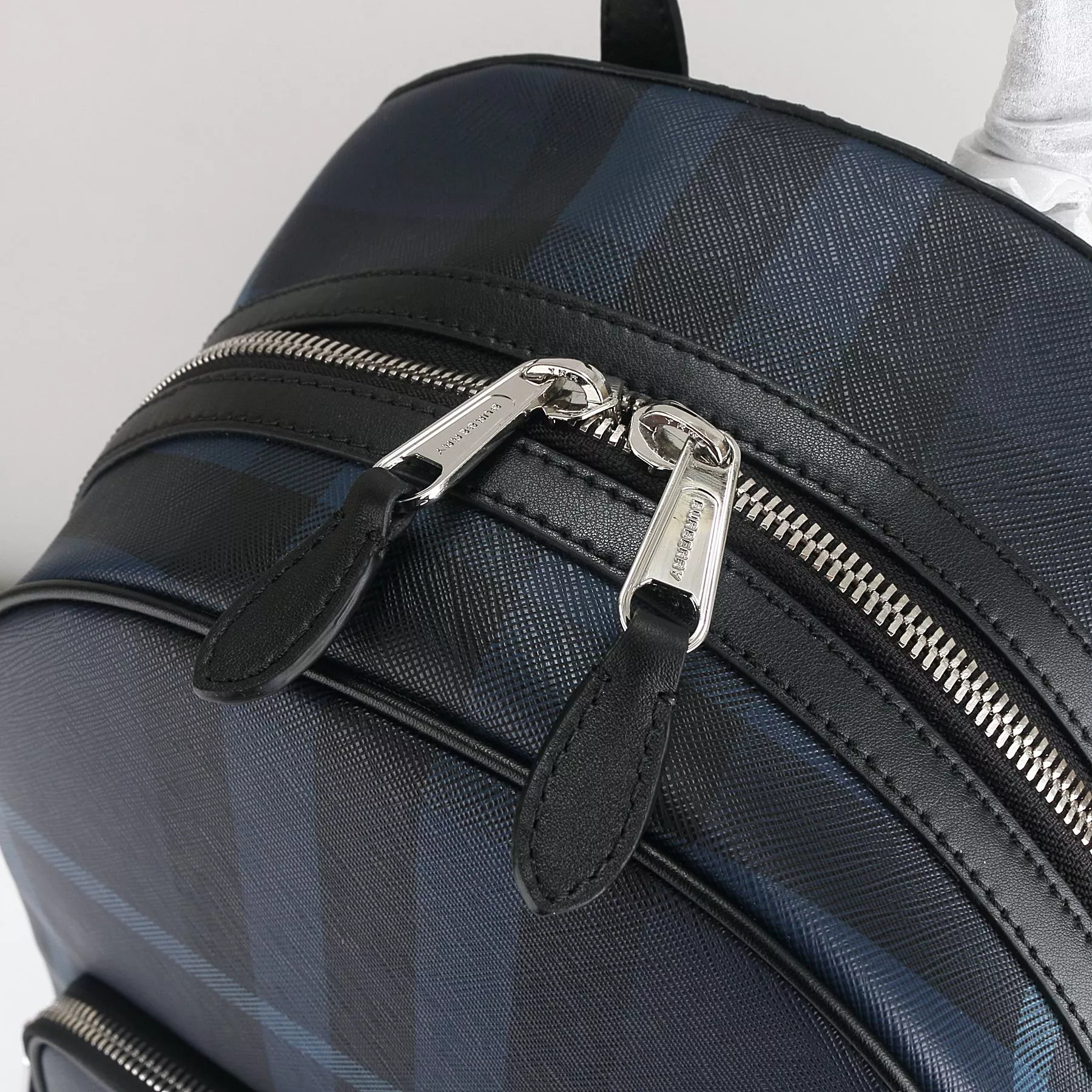 Cozy 5670 Burberry AAA Man Backpacks