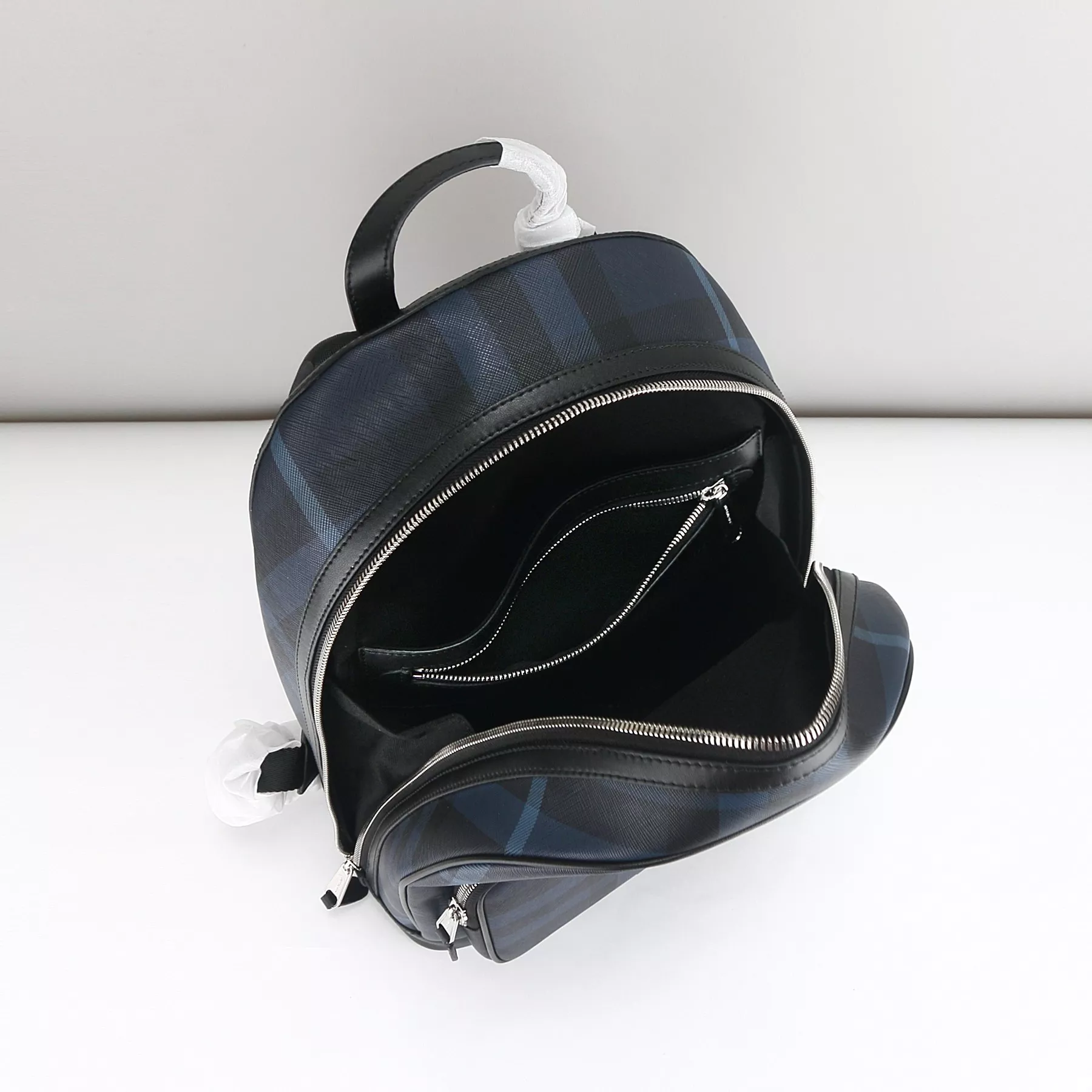 Cozy 5670 Burberry AAA Man Backpacks