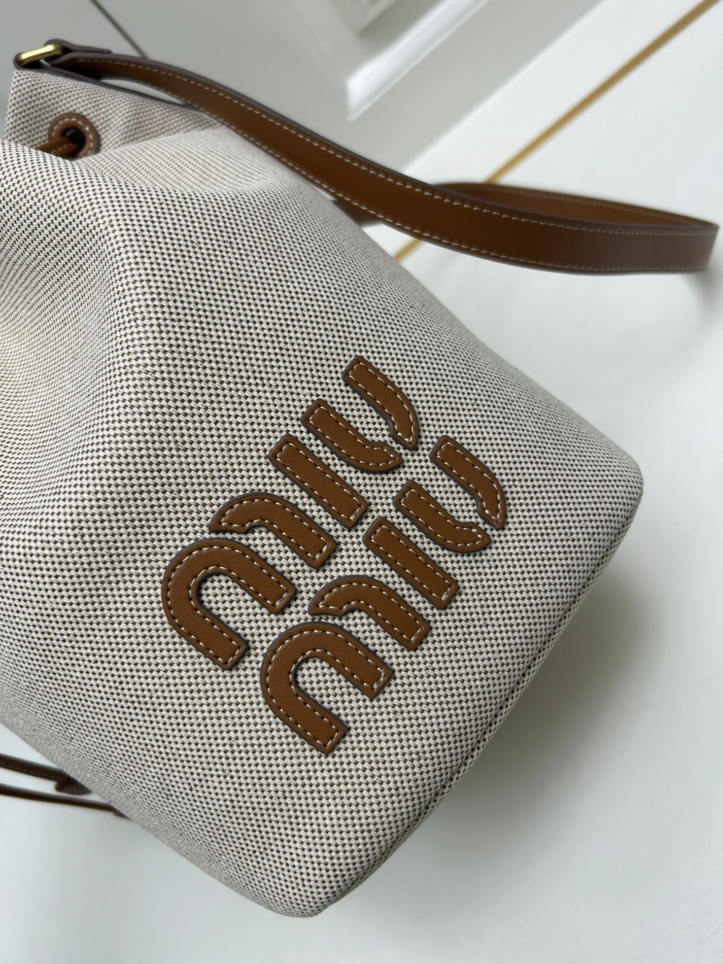 Cozy 5747 MIU MIU AAA Quality Messenger Bags For Women