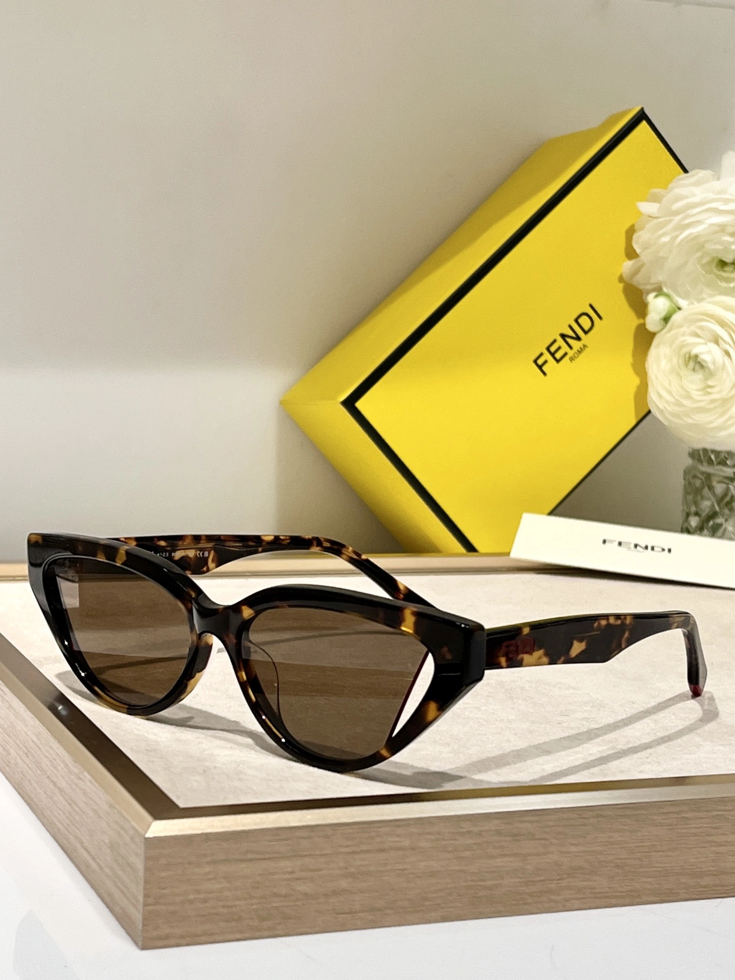 Cozy 5928 Fendi AAA Quality Sunglasses