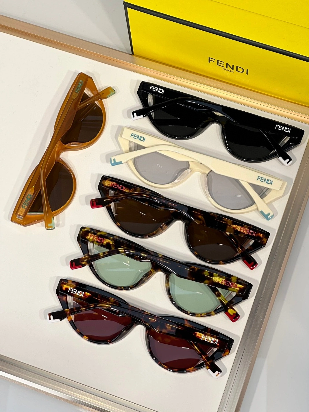 Cozy 5928 Fendi AAA Quality Sunglasses