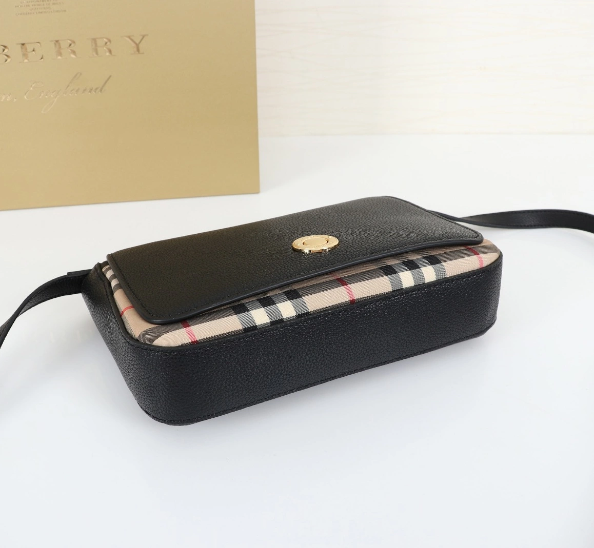 Cozy 6071 Burberry AAA Messenger Bags For Women