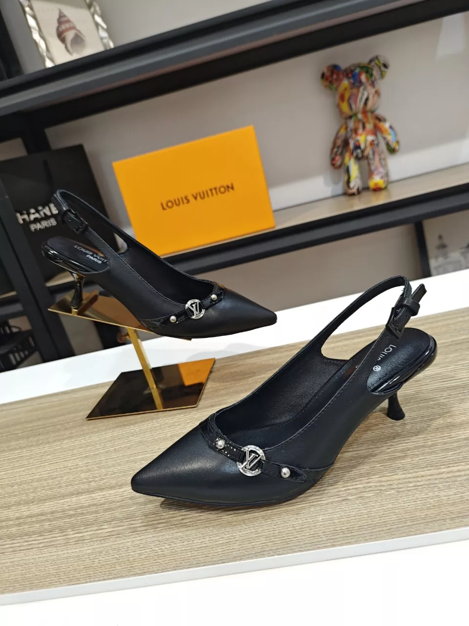 Cozy 696 Louis Vuitton Sandal For Women