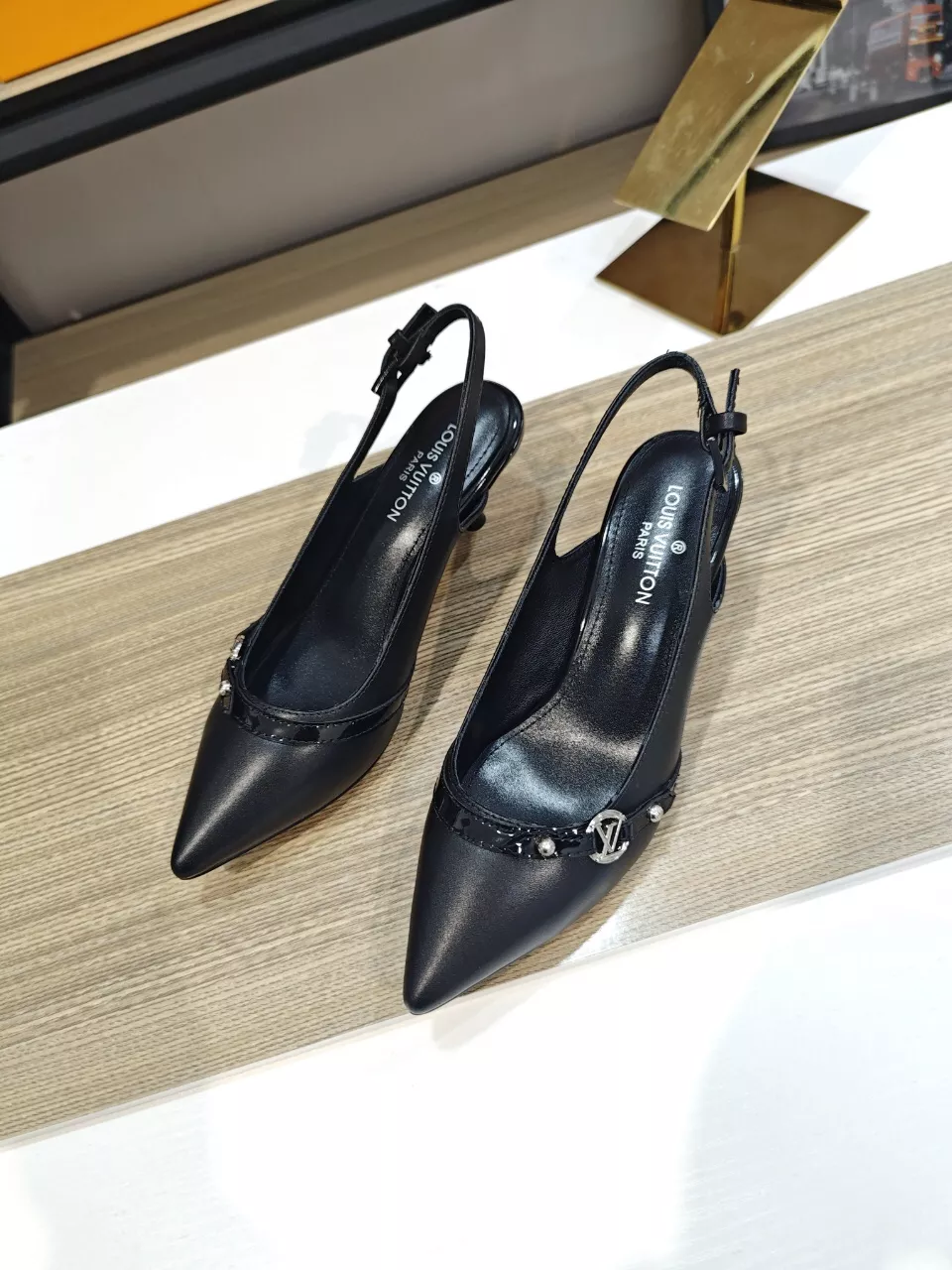 Cozy 696 Louis Vuitton Sandal For Women