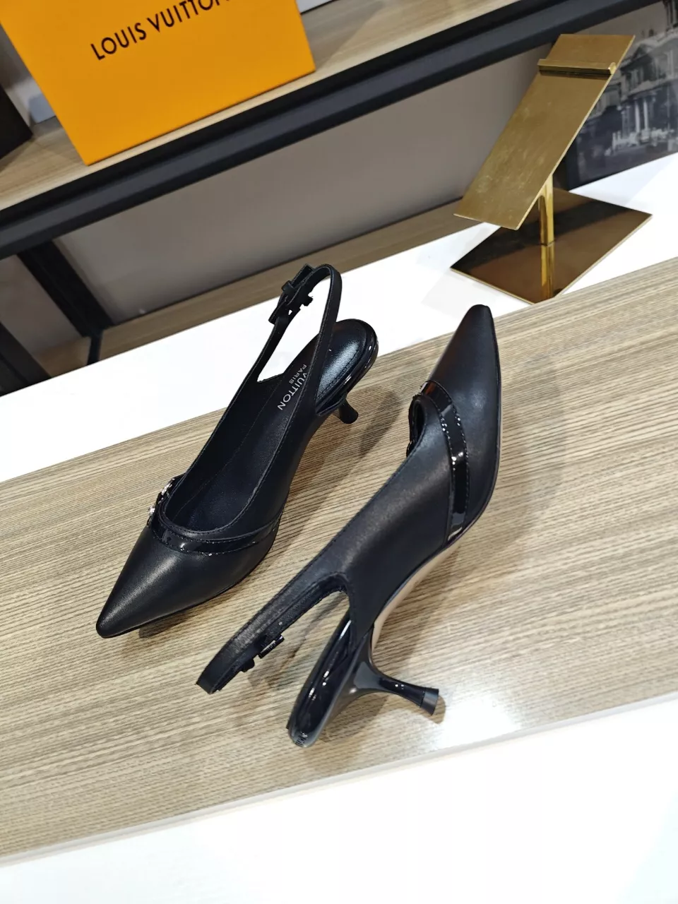 Cozy 696 Louis Vuitton Sandal For Women