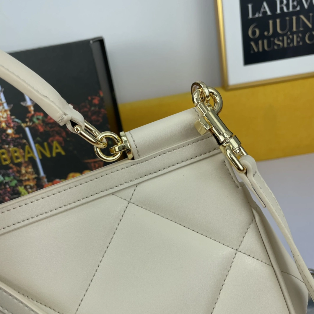 Cozy 7175 Dolce & Gabbana AAA Quality Handbags For Women