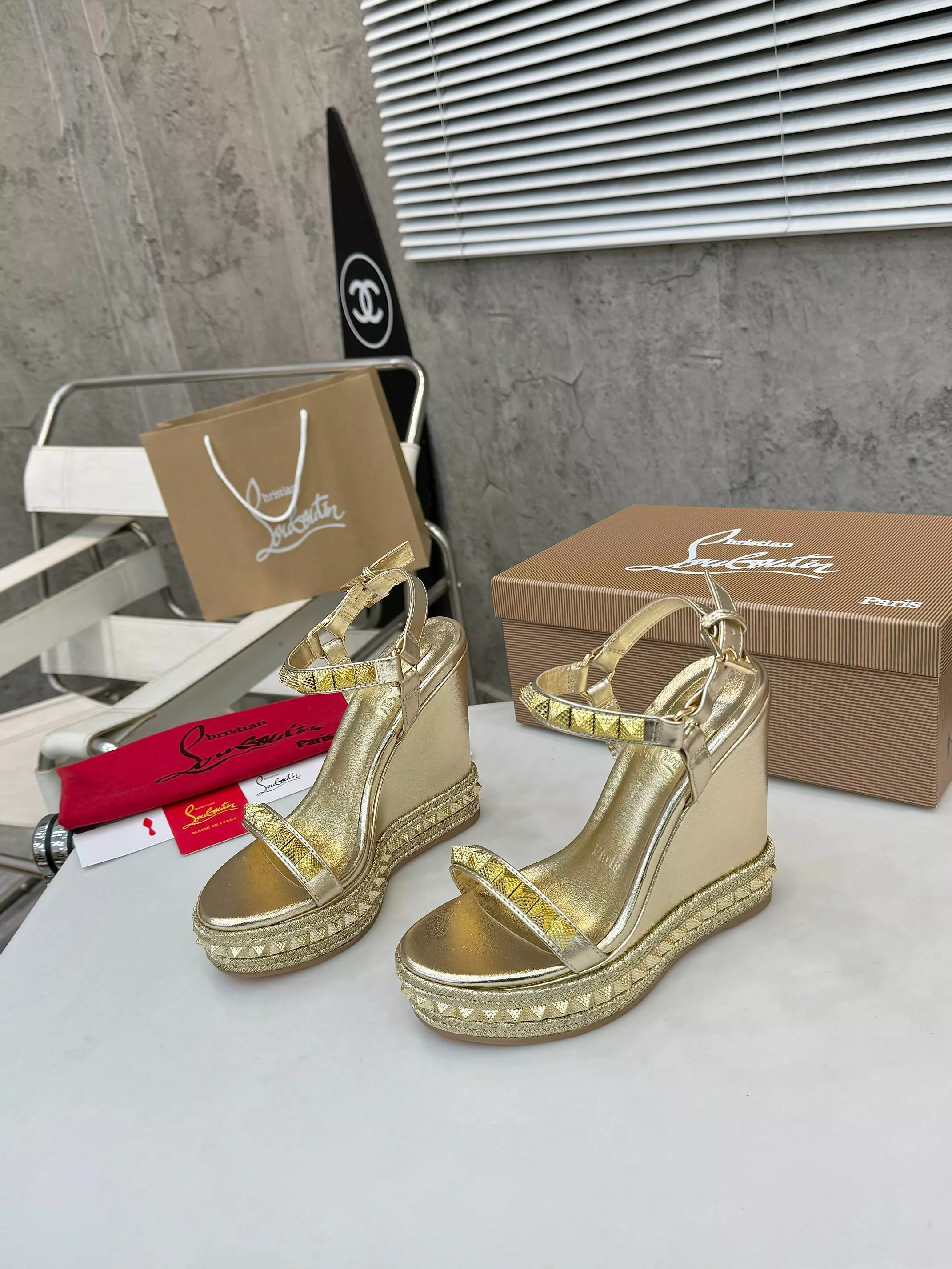 Cozy 719 Christian Louboutin Sandal For Women