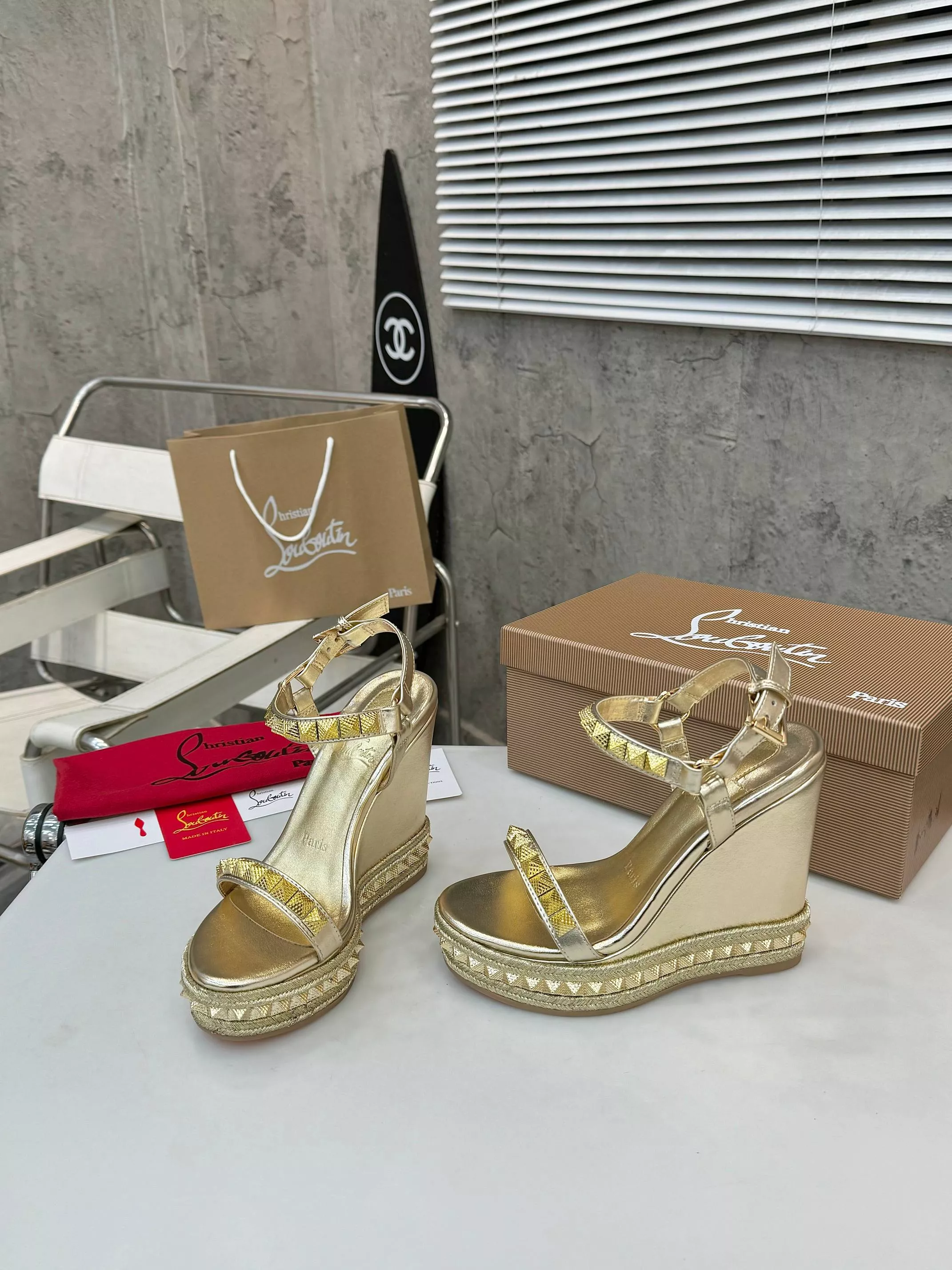 Cozy 719 Christian Louboutin Sandal For Women