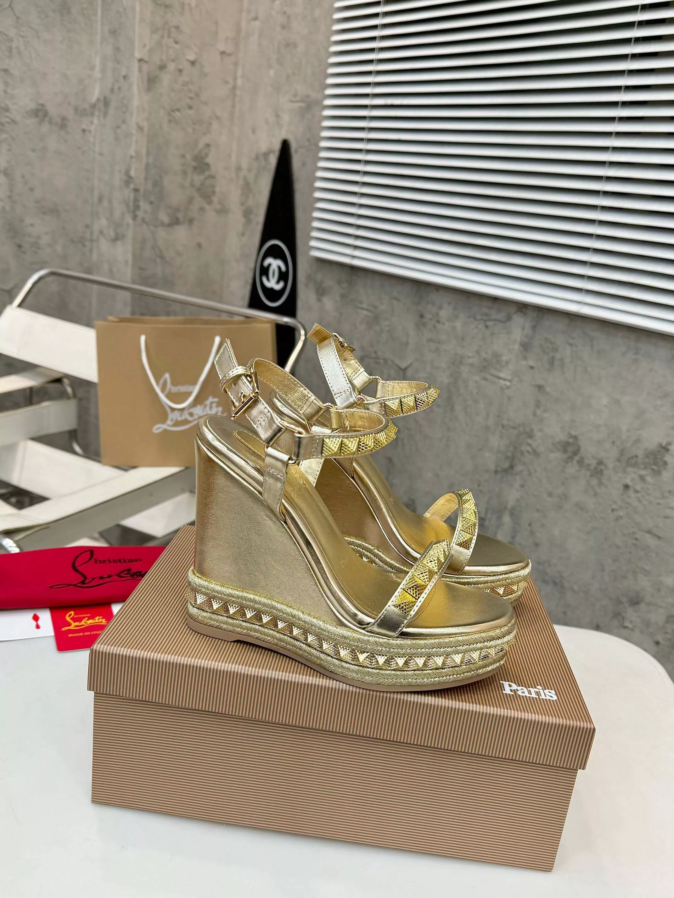 Cozy 719 Christian Louboutin Sandal For Women