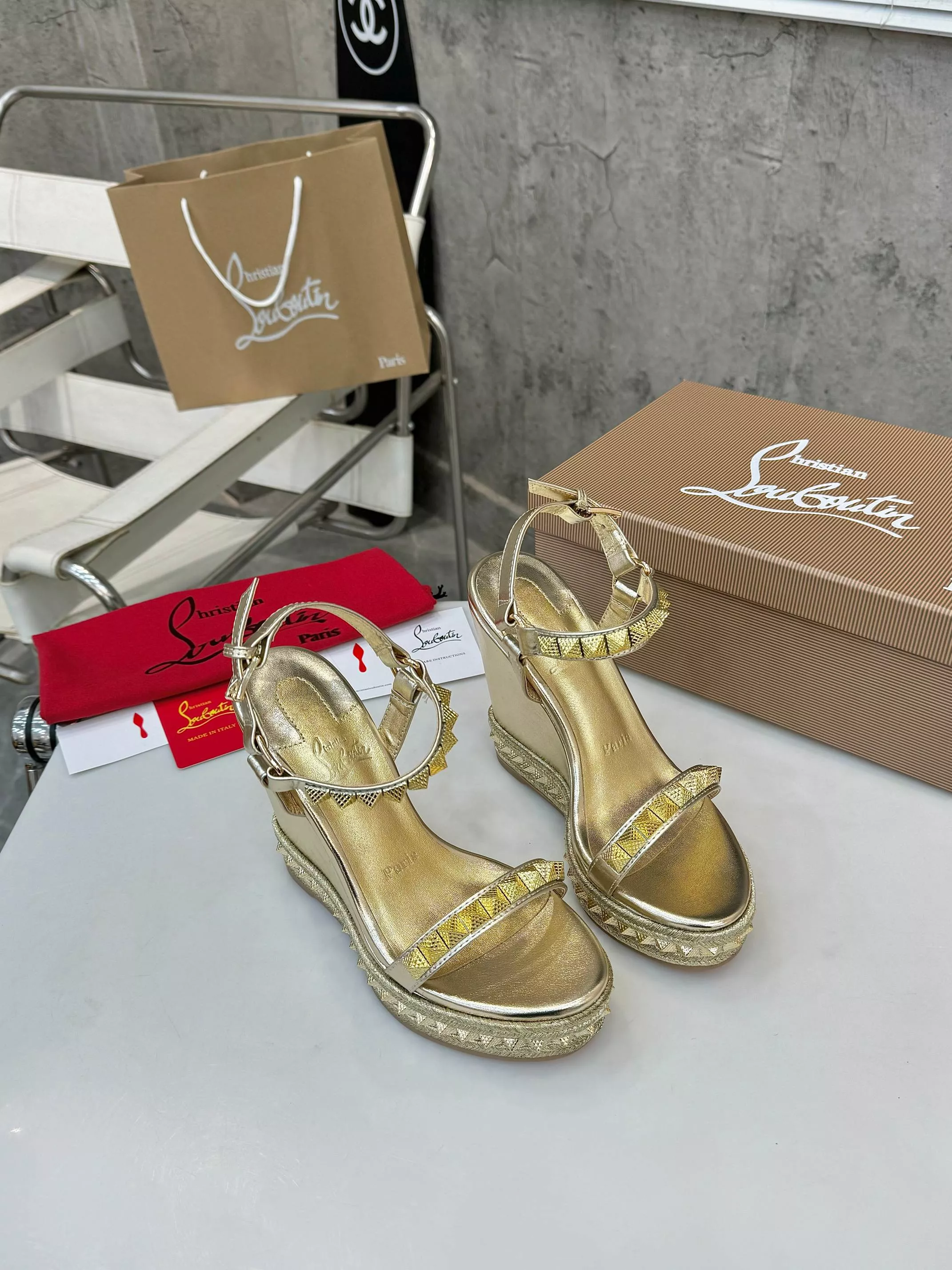Cozy 719 Christian Louboutin Sandal For Women