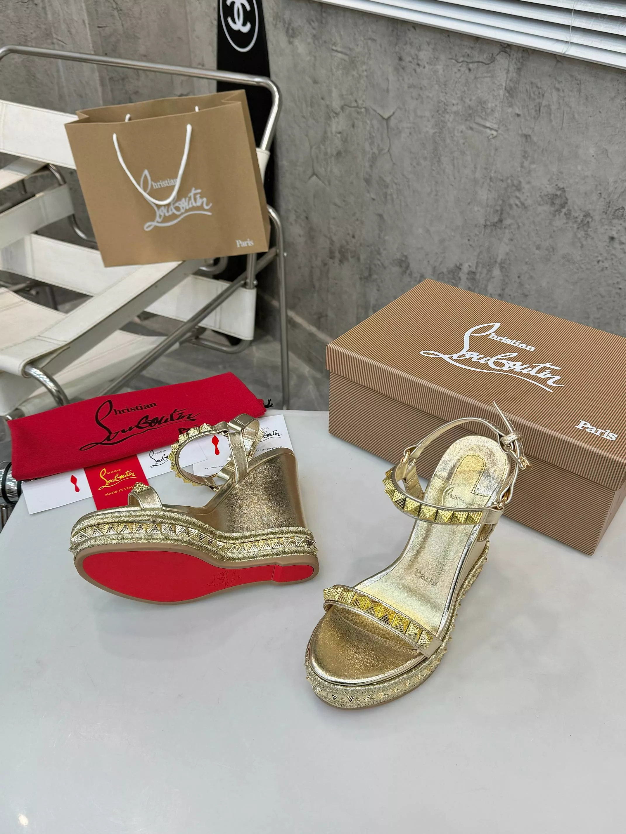 Cozy 719 Christian Louboutin Sandal For Women