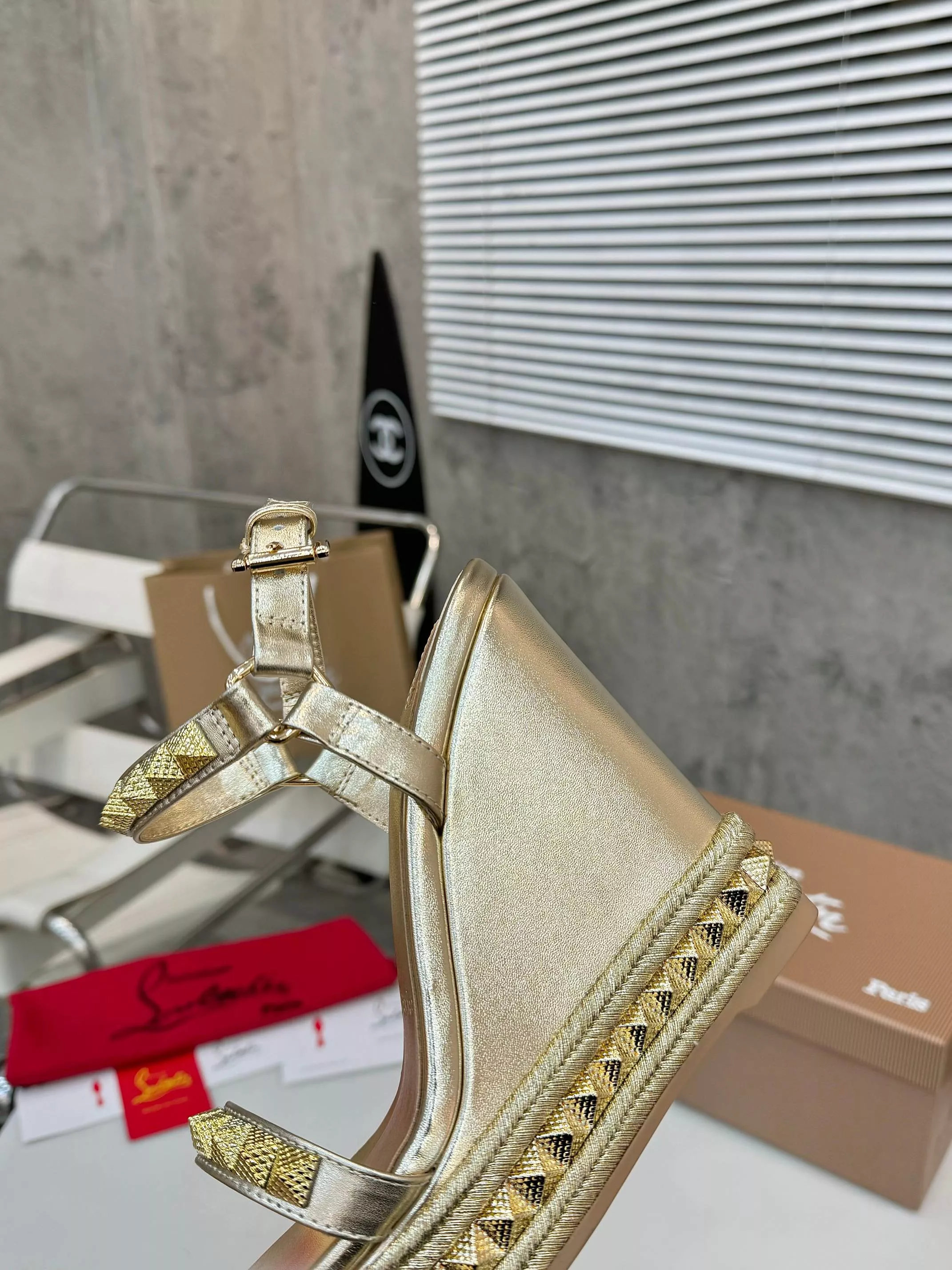 Cozy 719 Christian Louboutin Sandal For Women