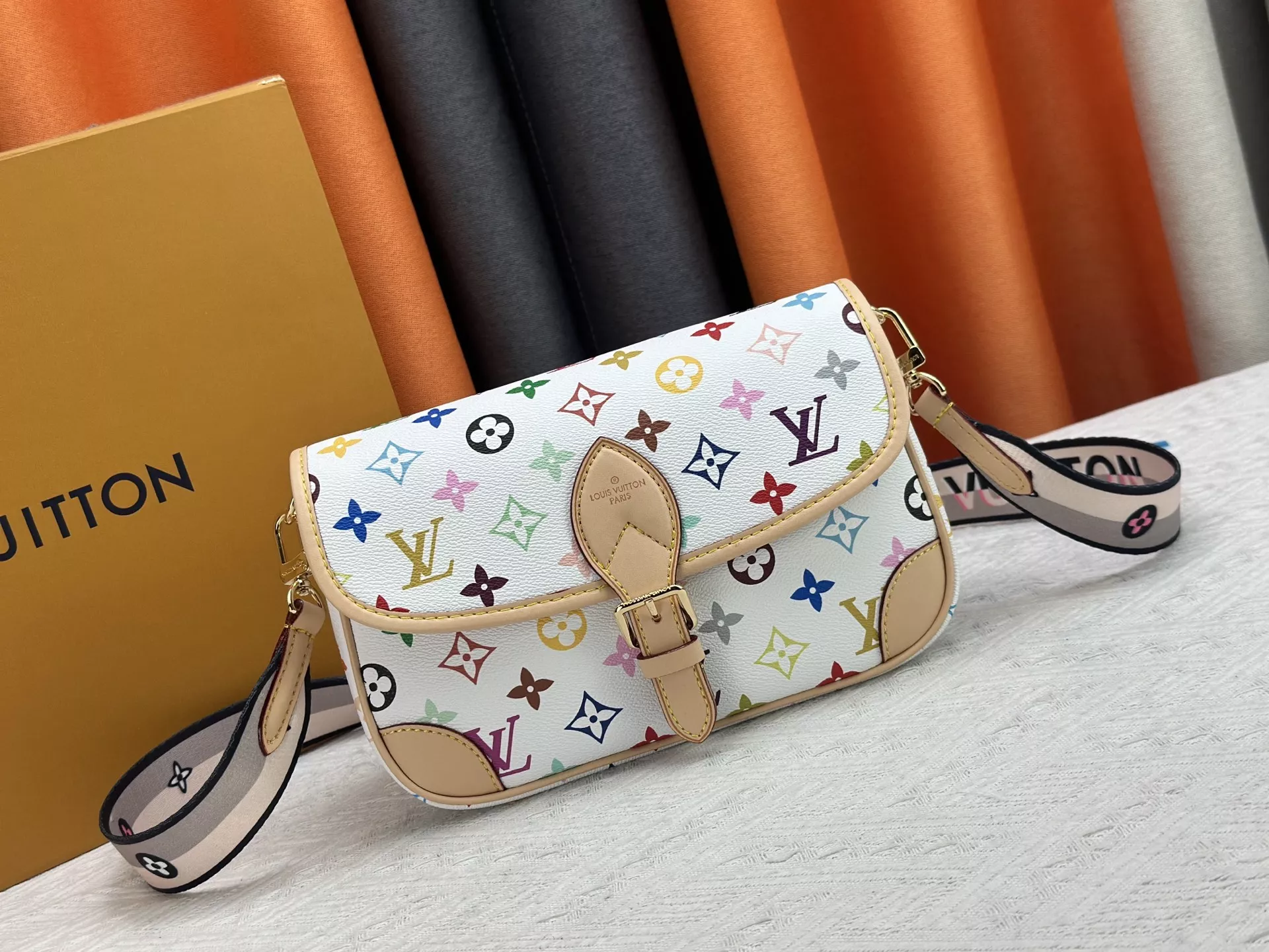 Cozy 7200 Louis Vuitton AAA Quality Messenger Bags For Women