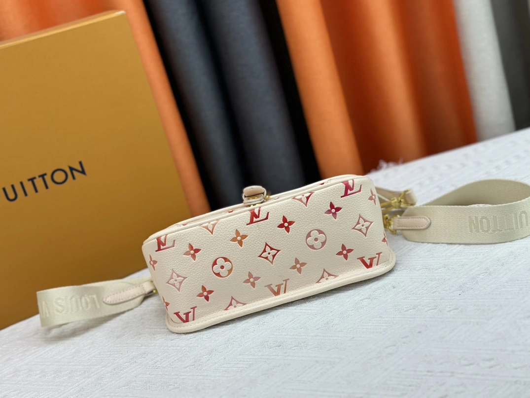 Cozy 7374 Louis Vuitton AAA Quality Messenger Bags For Women