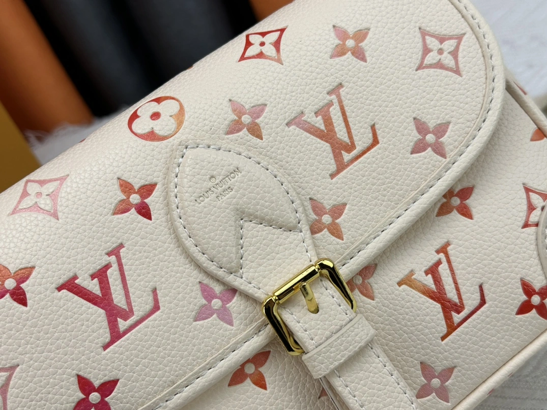 Cozy 7374 Louis Vuitton AAA Quality Messenger Bags For Women