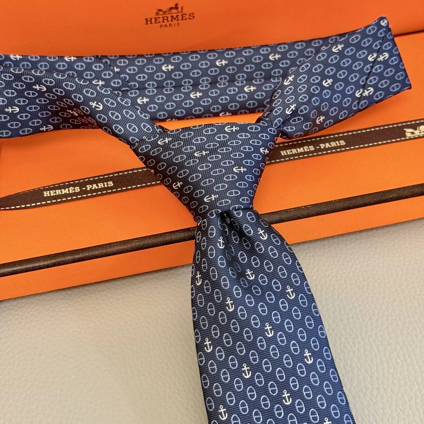 Cozy 7724 Hermes Necktie