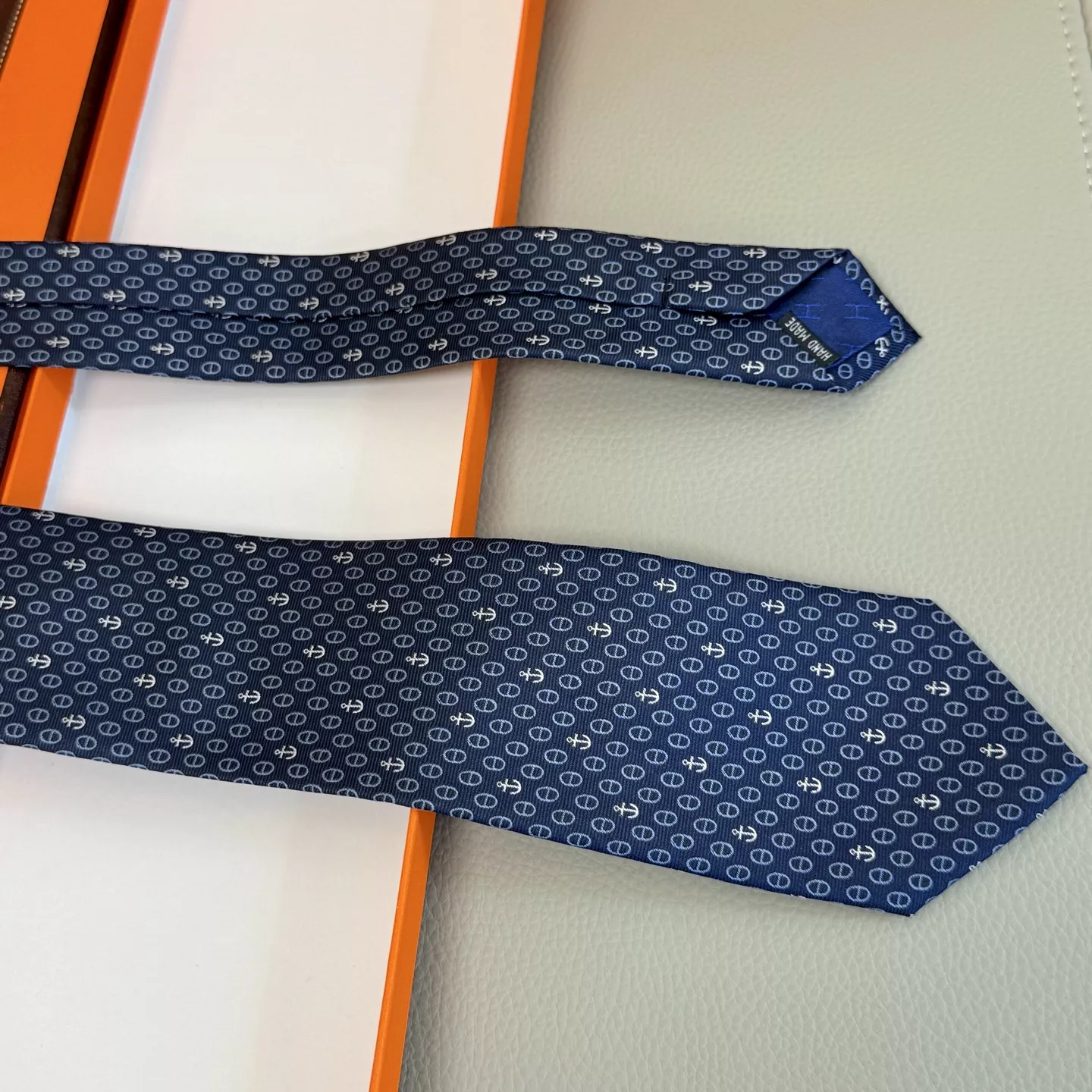 Cozy 7724 Hermes Necktie