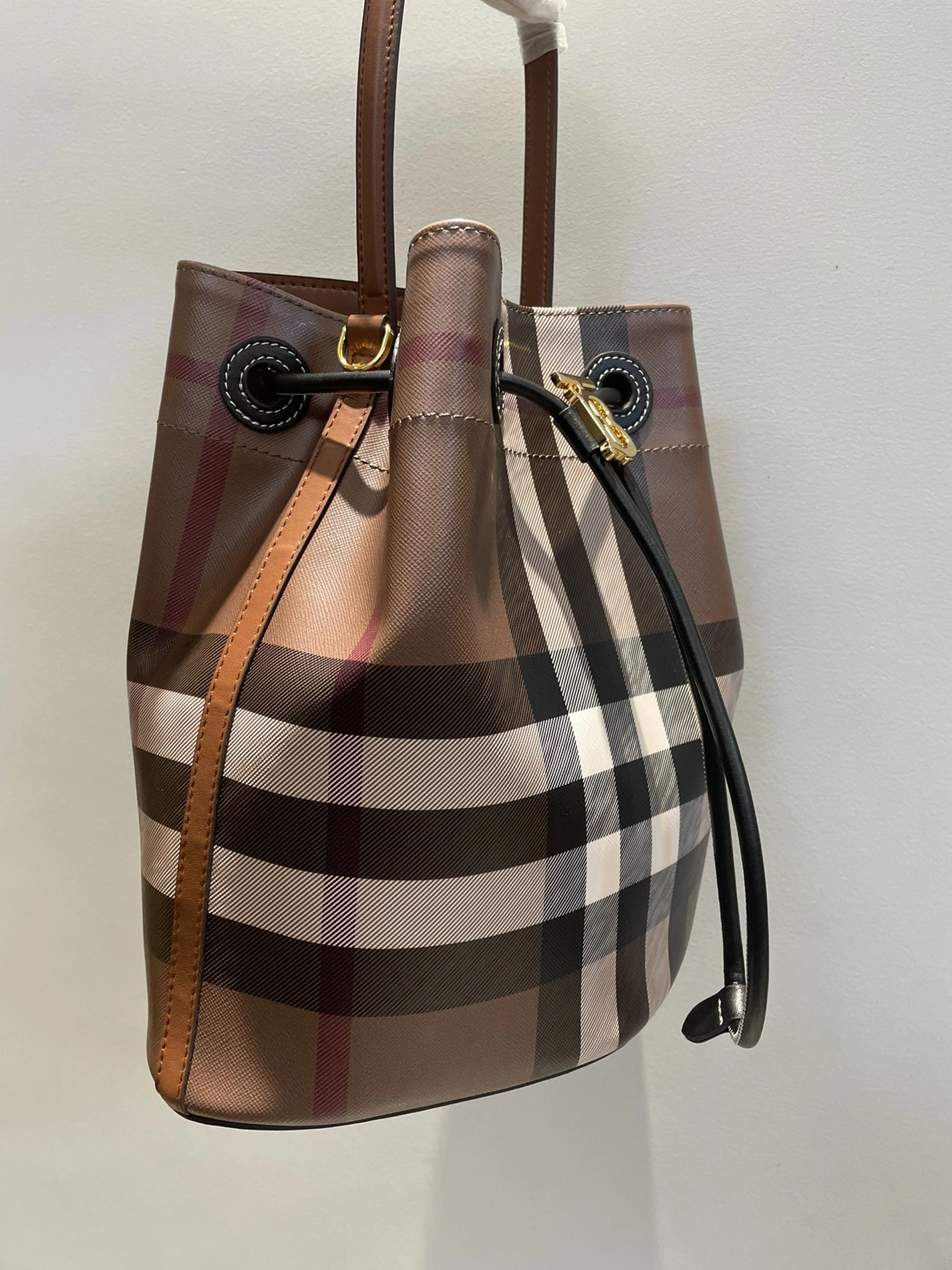 Cozy 8000 Burberry AAA Quality Handbags For Women