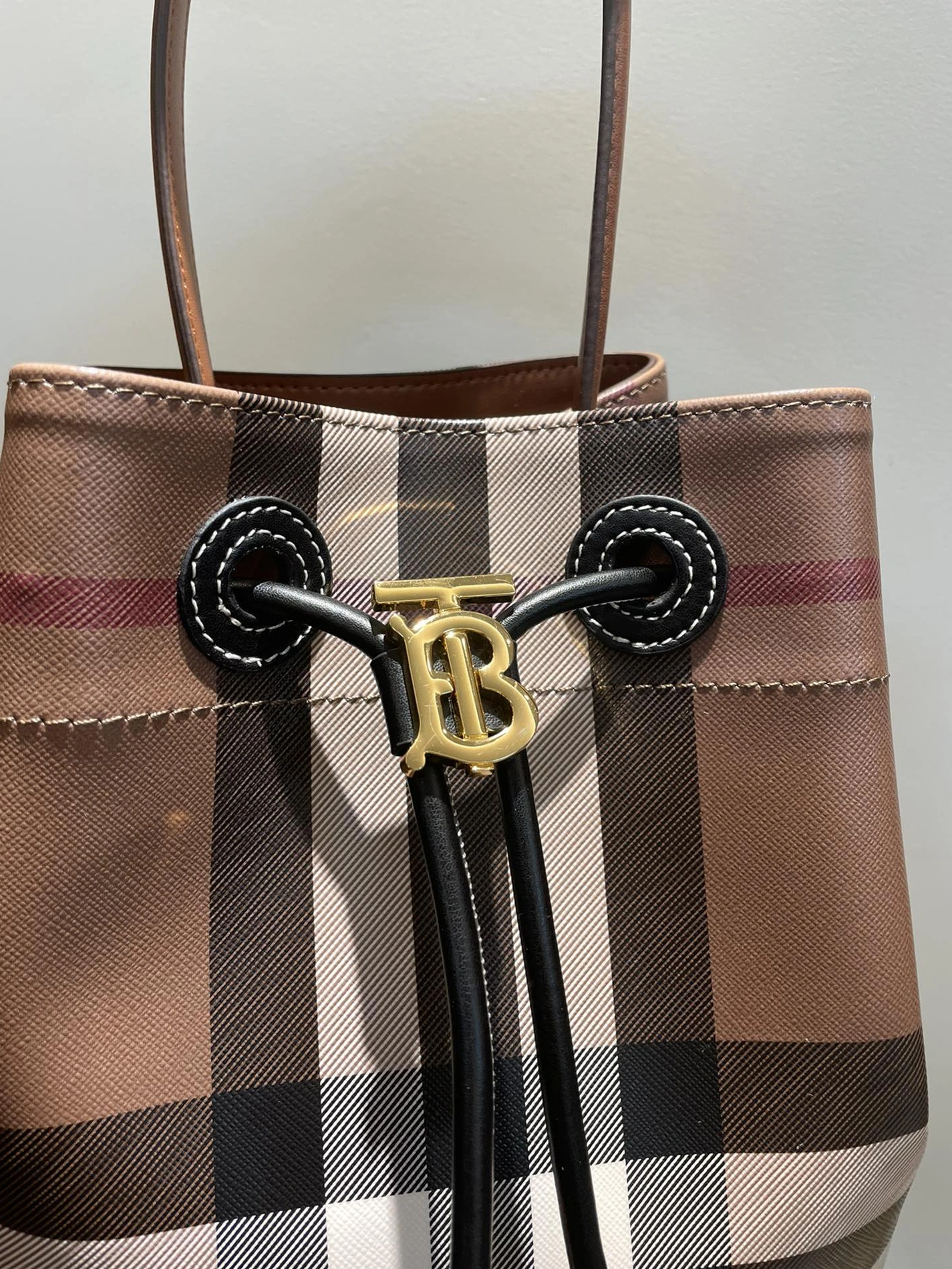 Cozy 8000 Burberry AAA Quality Handbags For Women