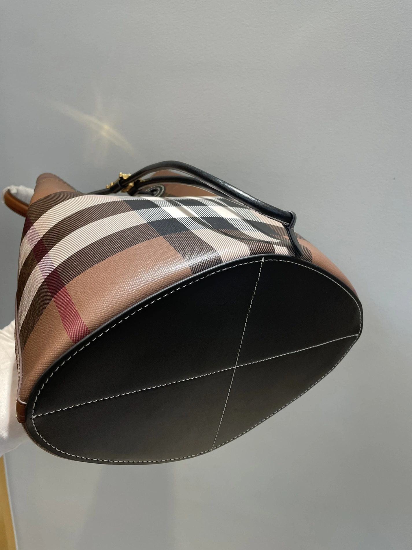 Cozy 8000 Burberry AAA Quality Handbags For Women