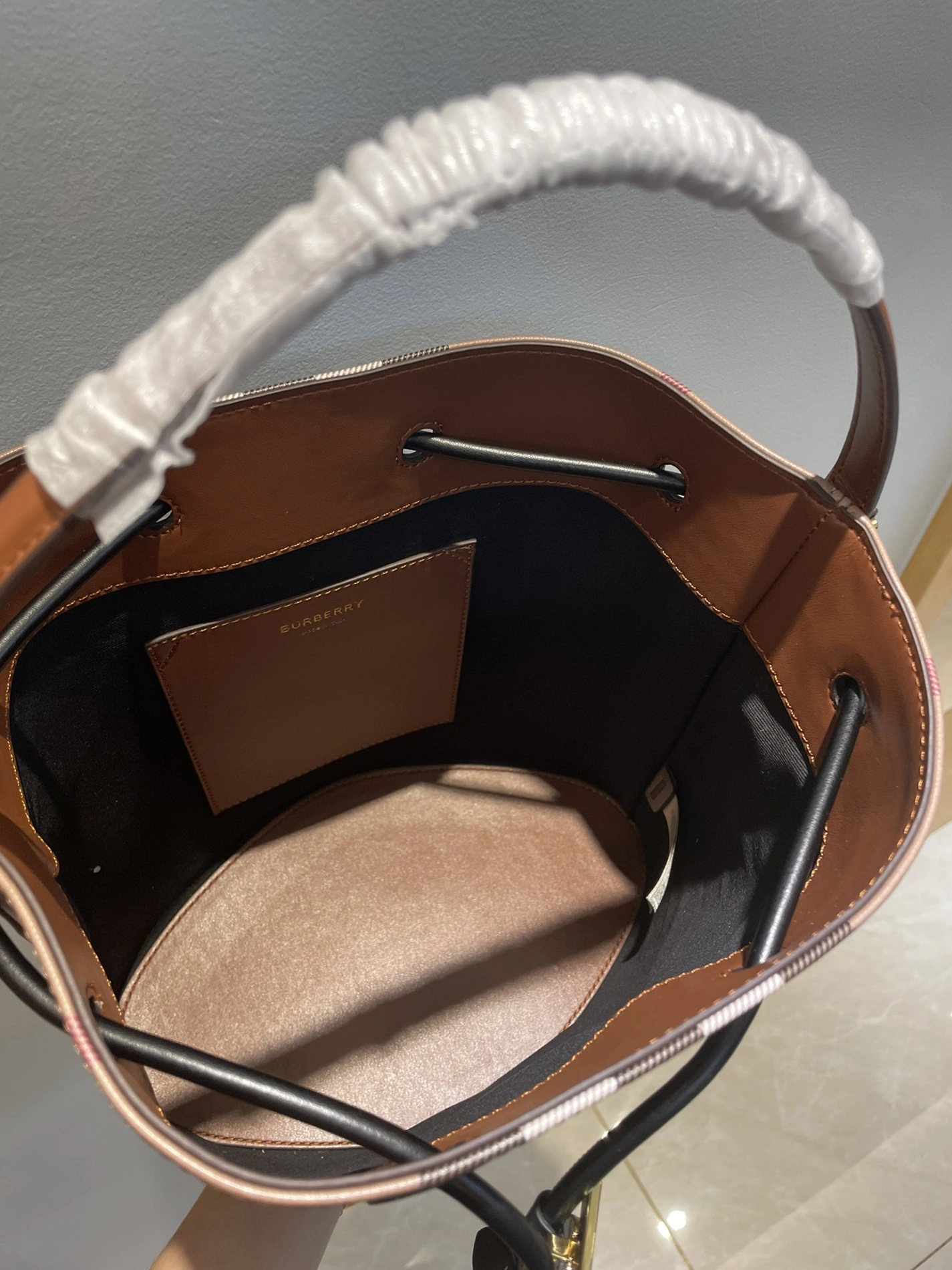 Cozy 8000 Burberry AAA Quality Handbags For Women