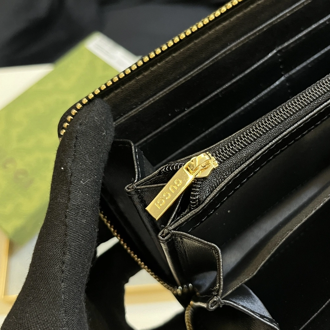 Cozy 8157 Gucci Wallets