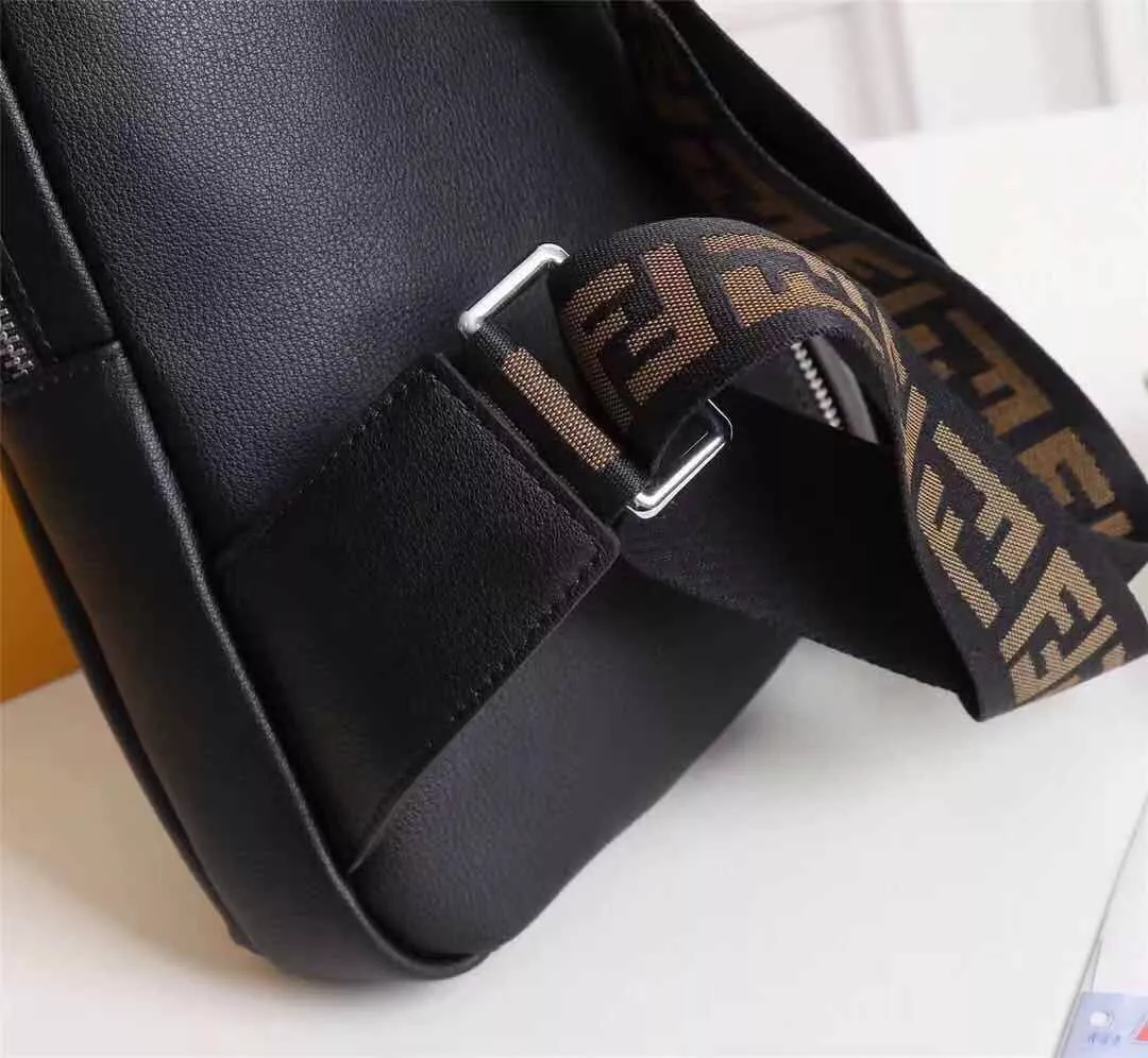 Cozy 816 Fendi AAA Man Messenger Bags