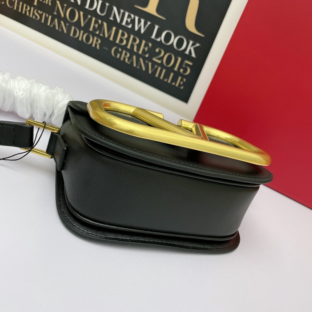 Cozy 8415 Valentino AAA Quality Messenger Bags For Women