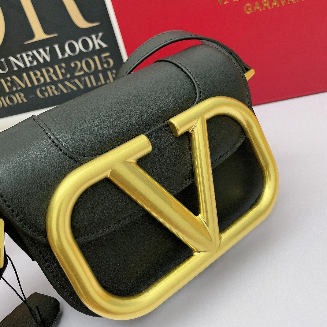 Cozy 8415 Valentino AAA Quality Messenger Bags For Women