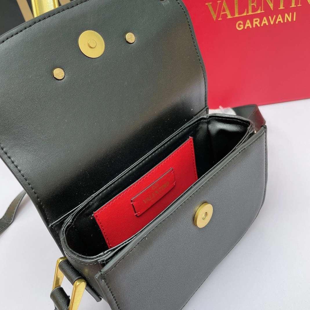 Cozy 8415 Valentino AAA Quality Messenger Bags For Women