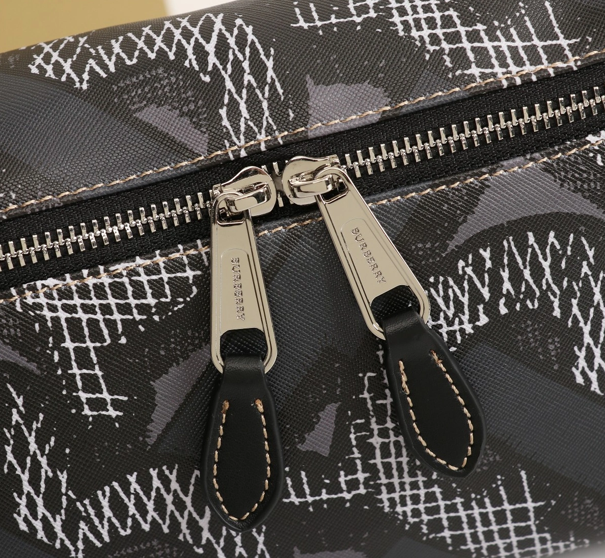 Cozy 8579 Burberry AAA Quality Belt Bags