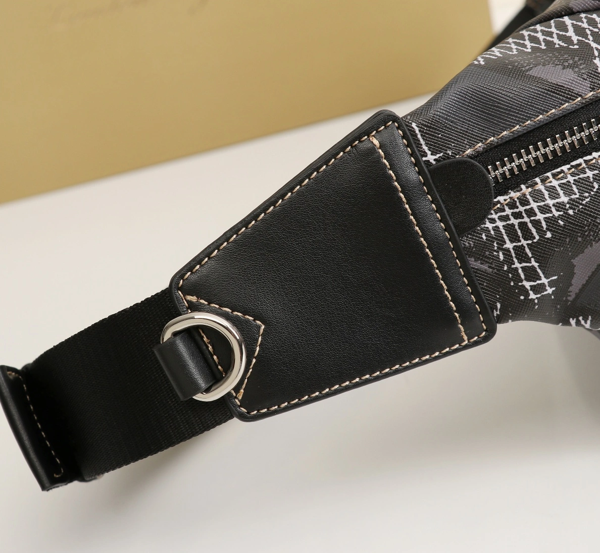 Cozy 8579 Burberry AAA Quality Belt Bags