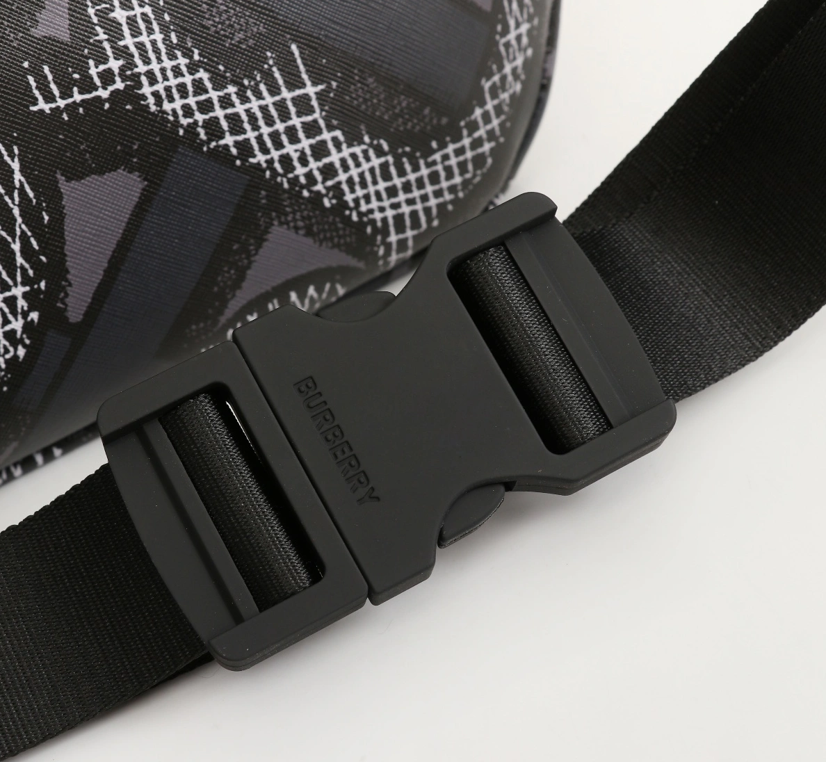 Cozy 8579 Burberry AAA Quality Belt Bags