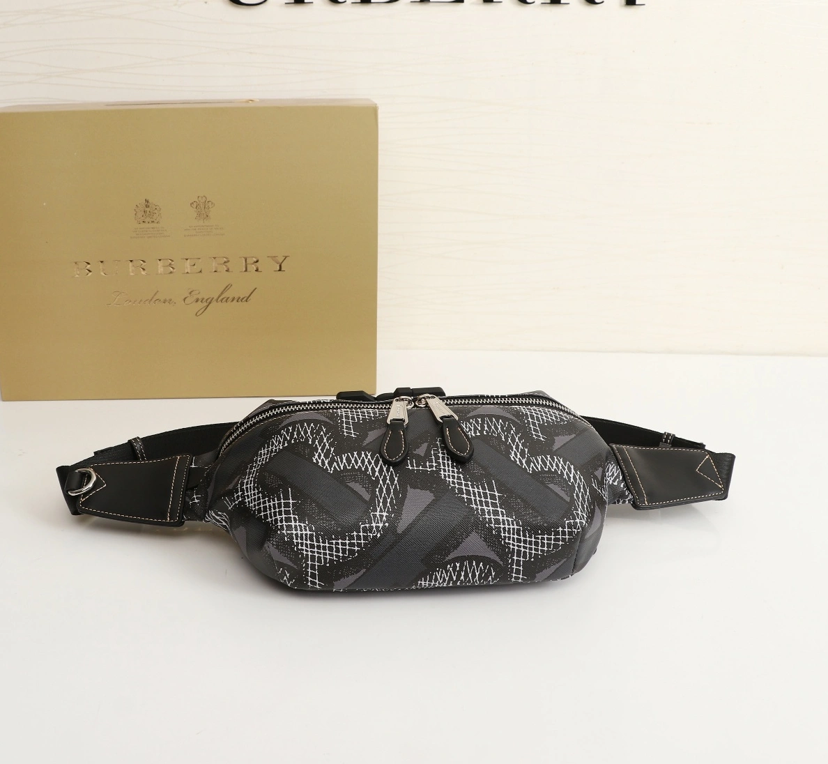 Cozy 8579 Burberry AAA Quality Belt Bags