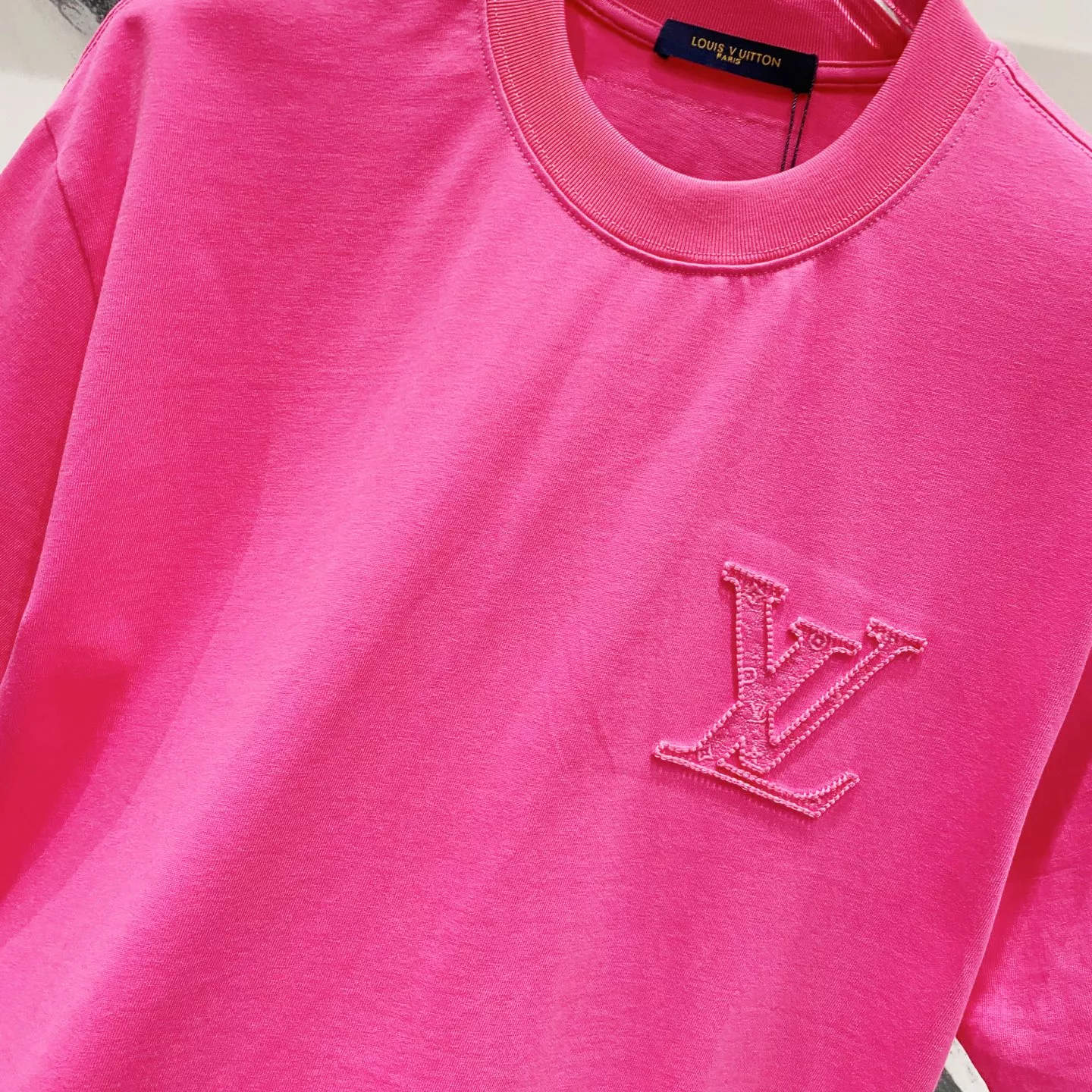 Cozy 8733 Louis Vuitton LV T-Shirts Short Sleeved For Unisex