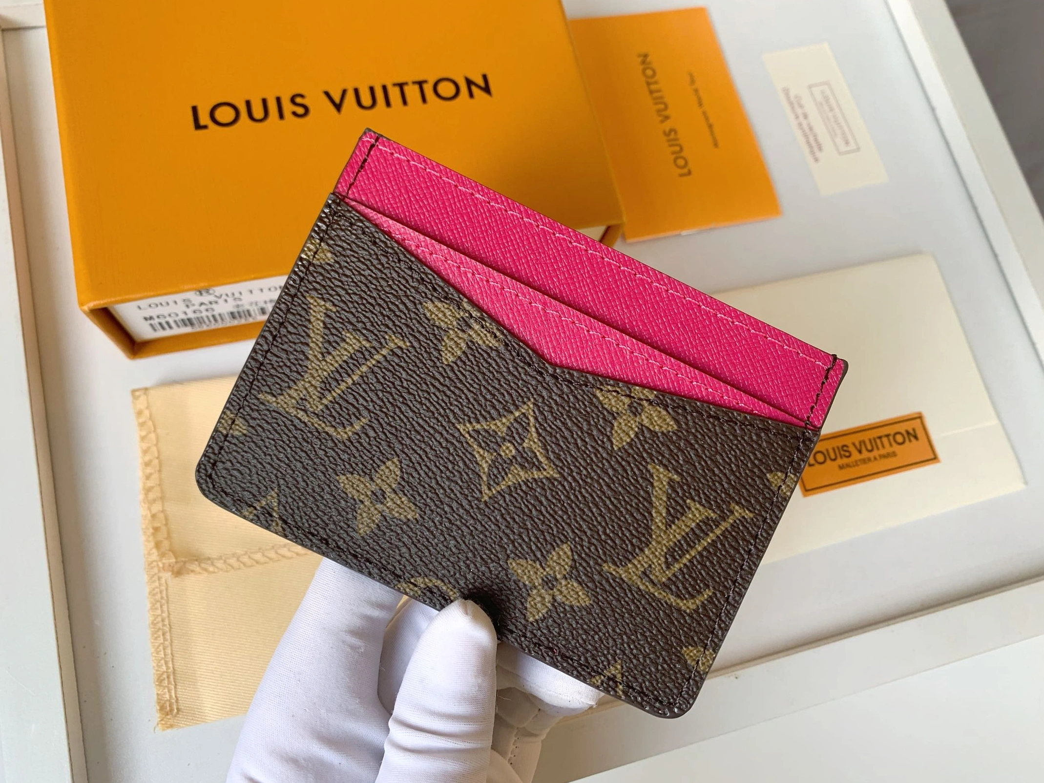 Cozy 8856 Louis Vuitton Card Case