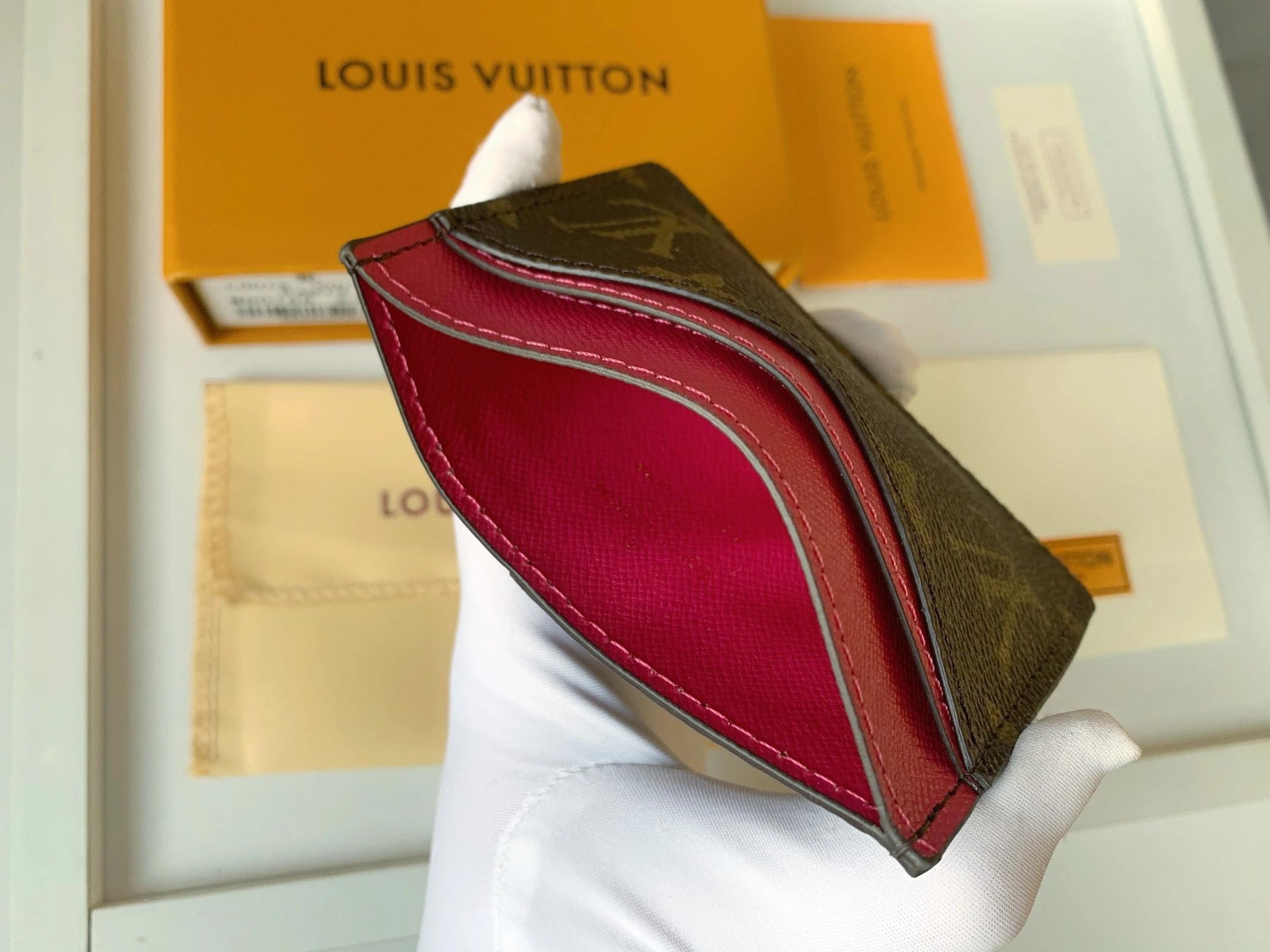 Cozy 8856 Louis Vuitton Card Case