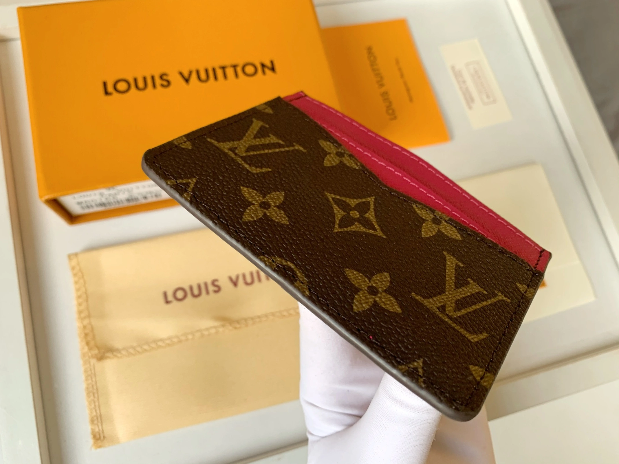 Cozy 8856 Louis Vuitton Card Case