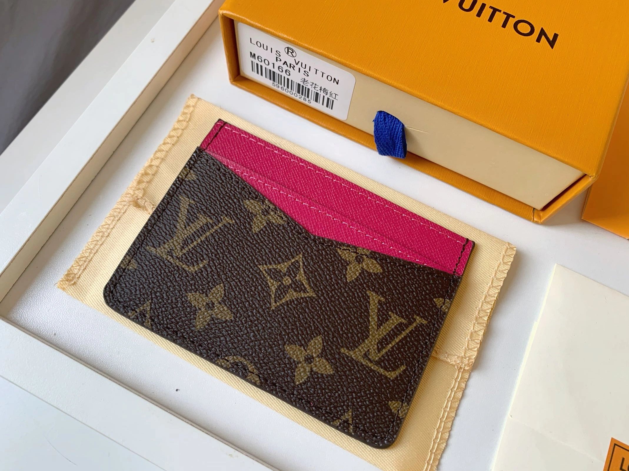 Cozy 8856 Louis Vuitton Card Case